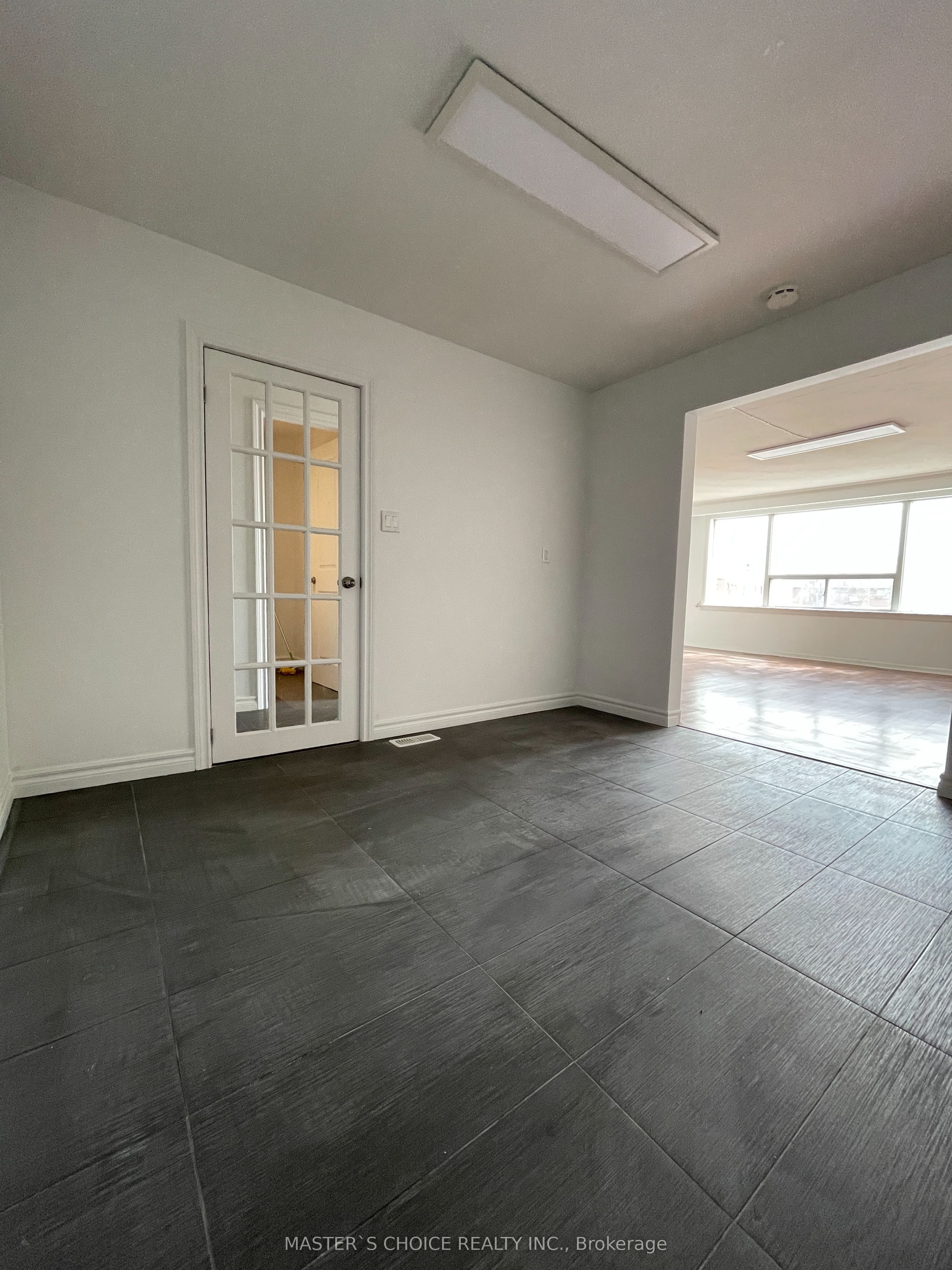 848-850 Wilson Avenue Property Photo 18