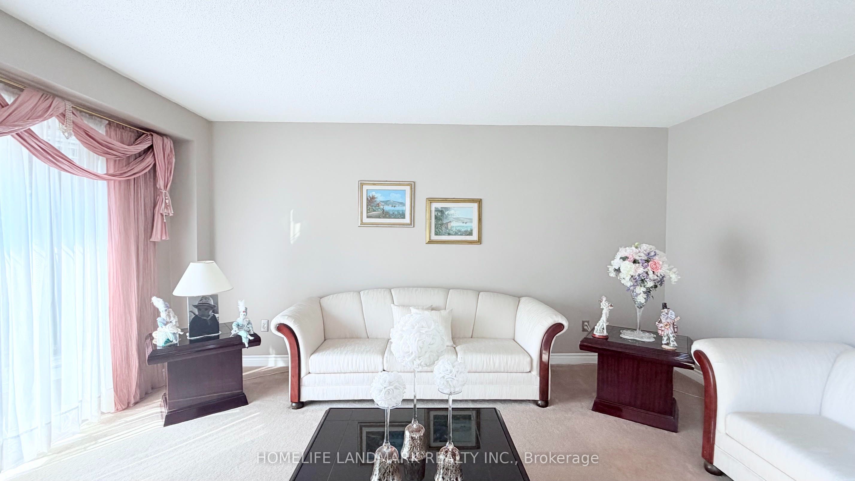 2590 Ambercroft Trail Property Photo 5