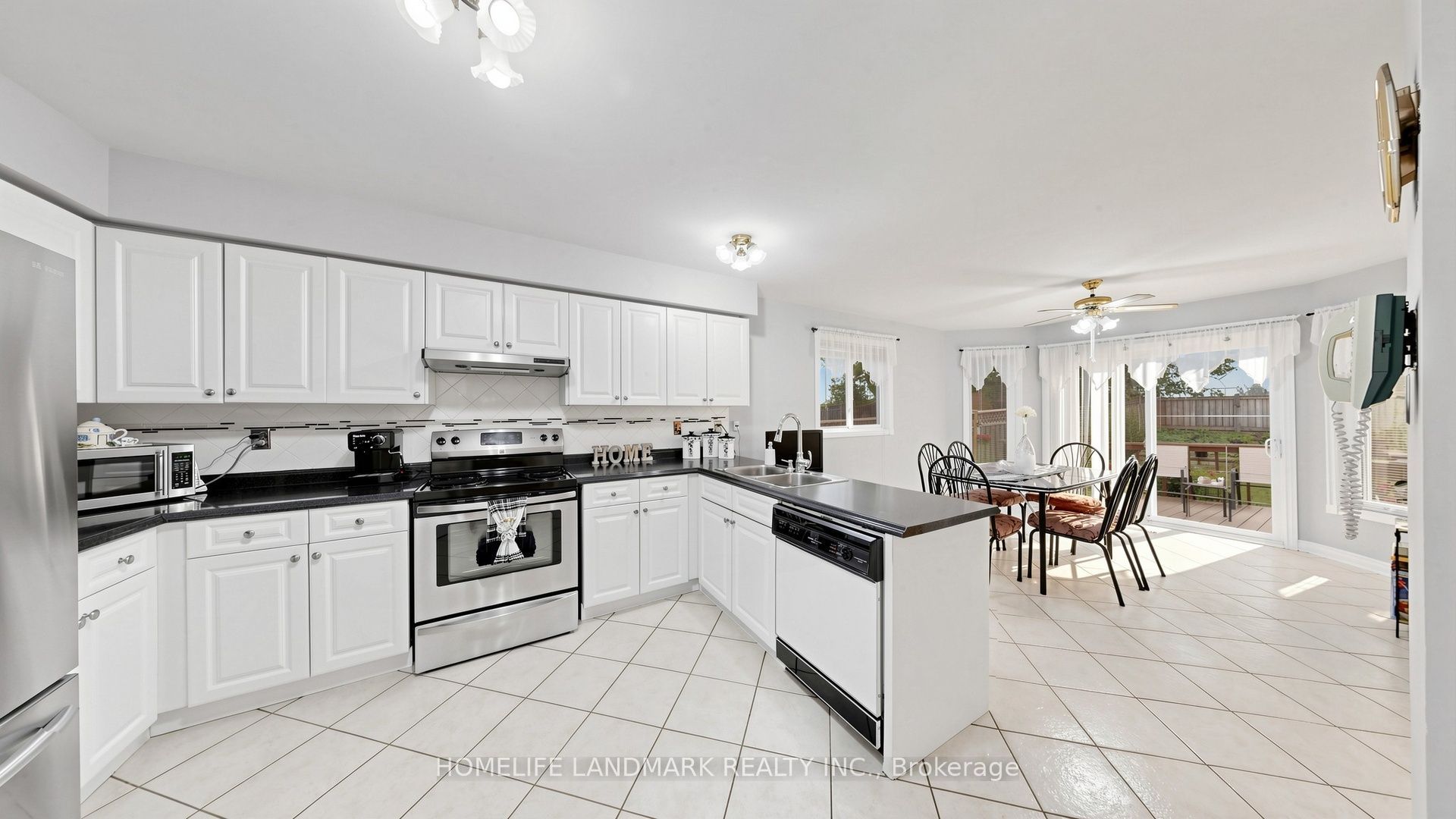2590 Ambercroft Trail Property Photo 16