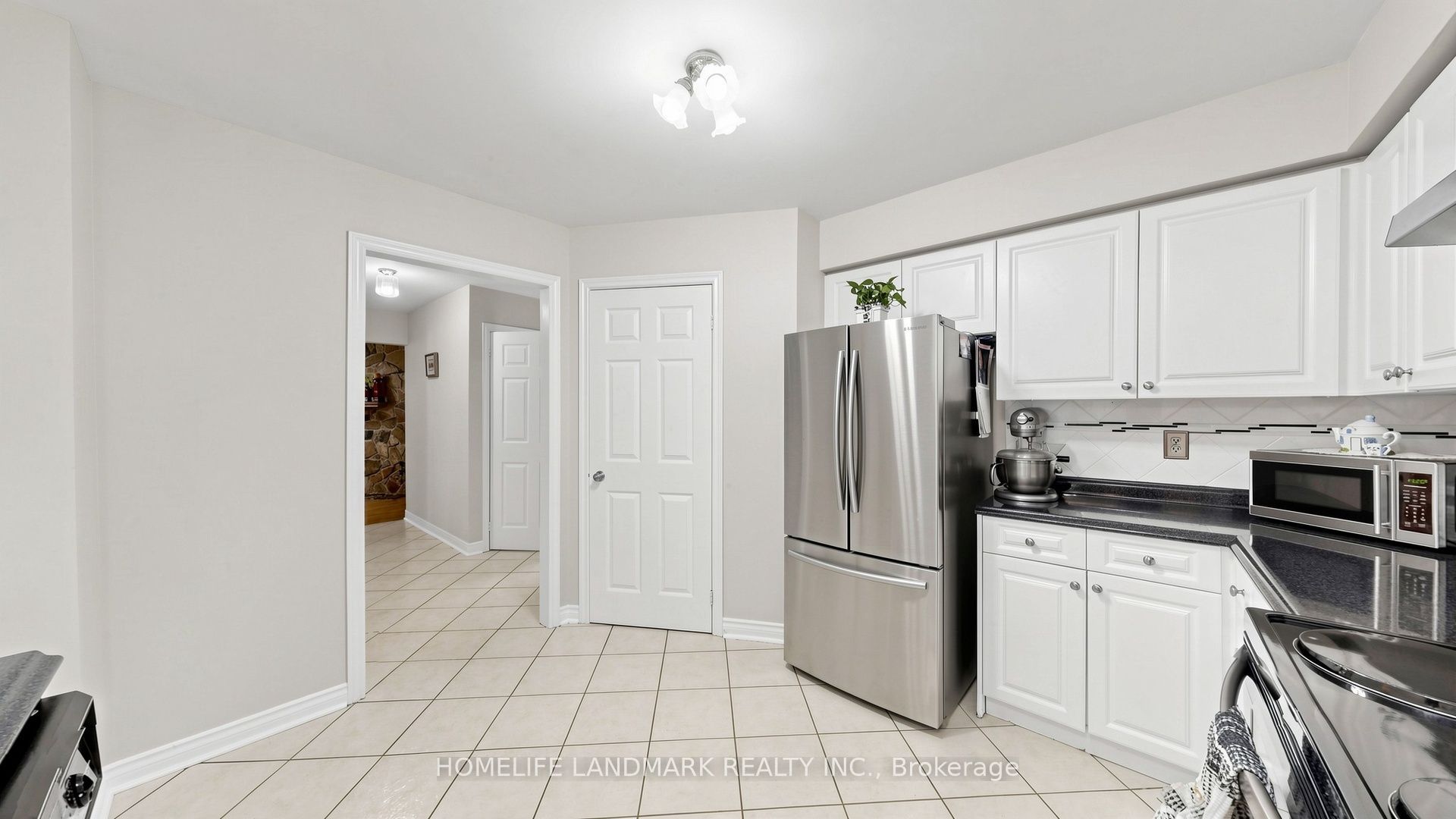 2590 Ambercroft Trail Property Photo 18