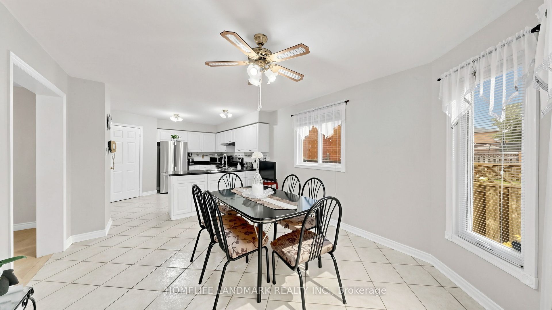 2590 Ambercroft Trail Property Photo 20
