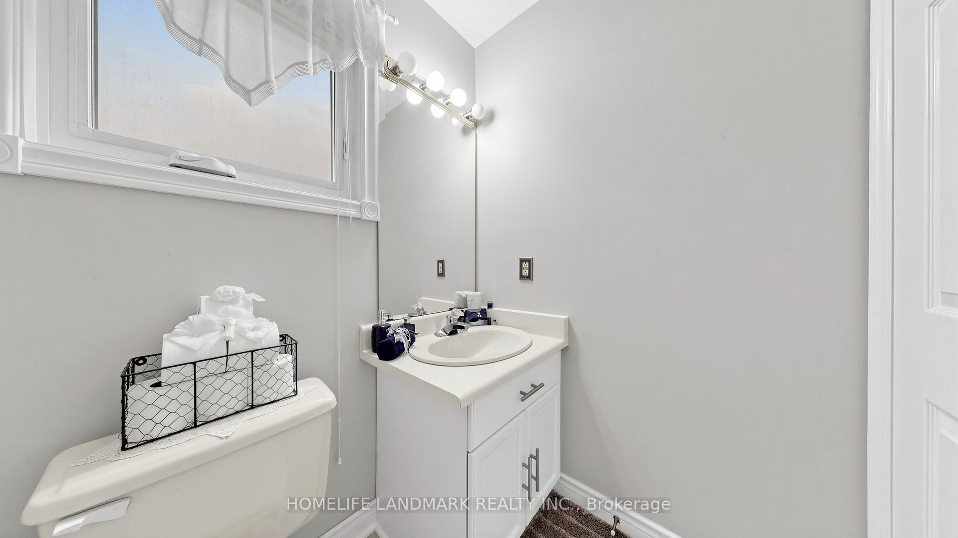 2590 Ambercroft Trail Property Photo 21