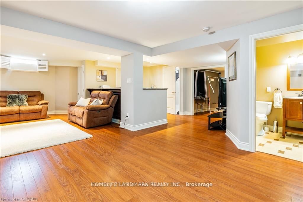 2384 Parkglen Avenue Property Photo 2