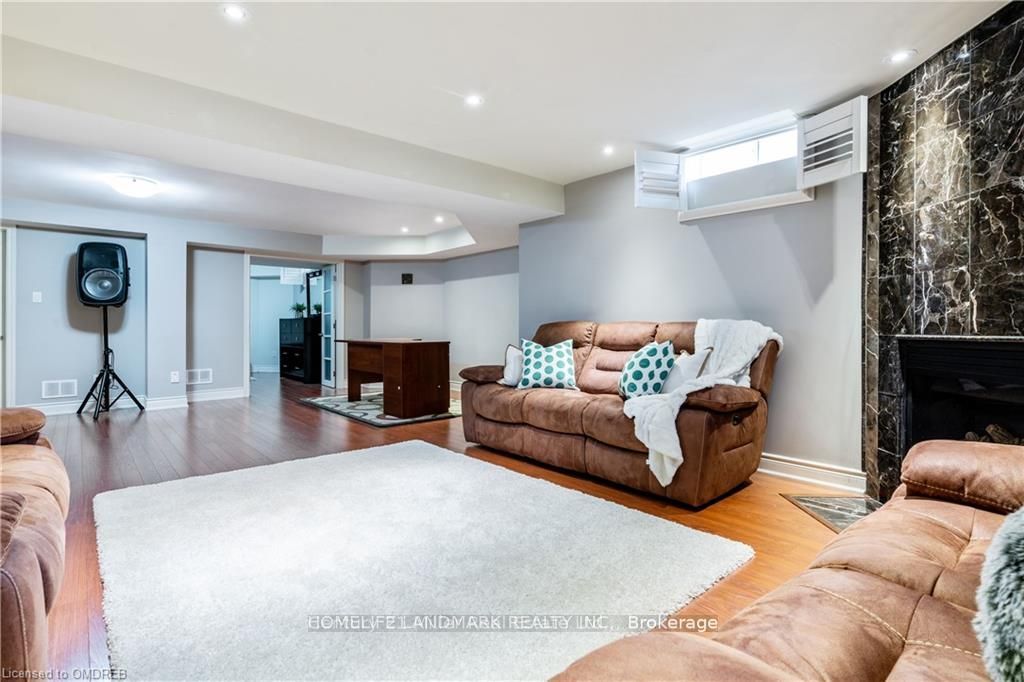 2384 Parkglen Avenue Property Photo 4