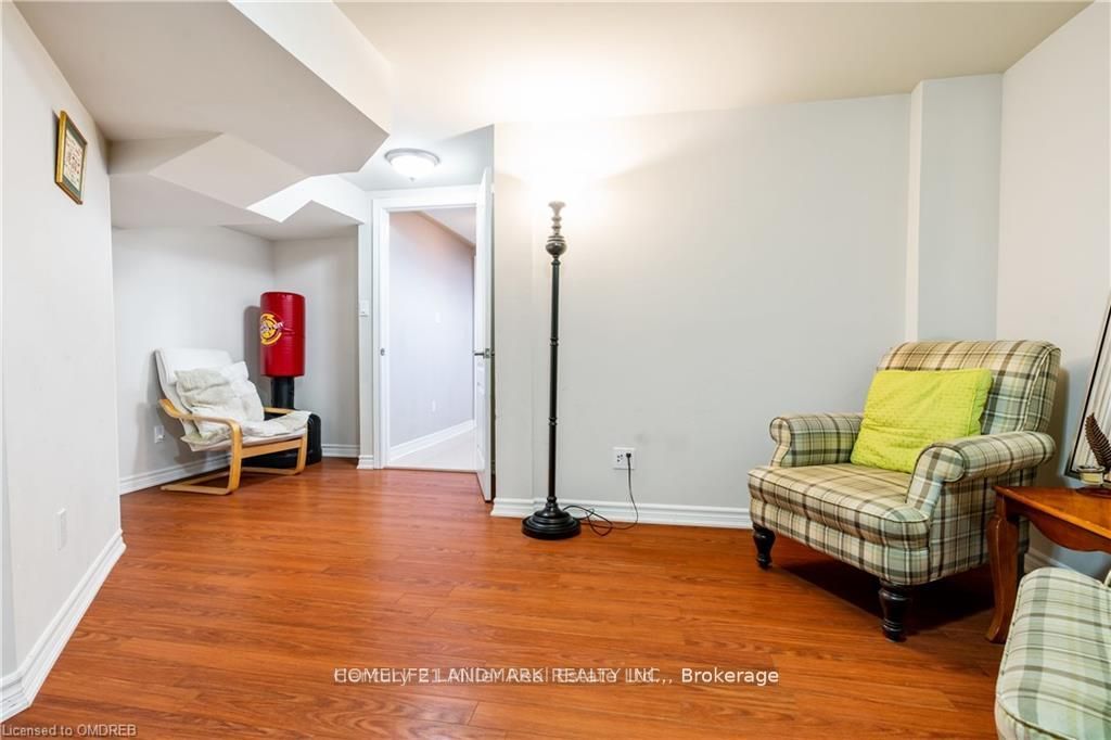 2384 Parkglen Avenue Property Photo 6
