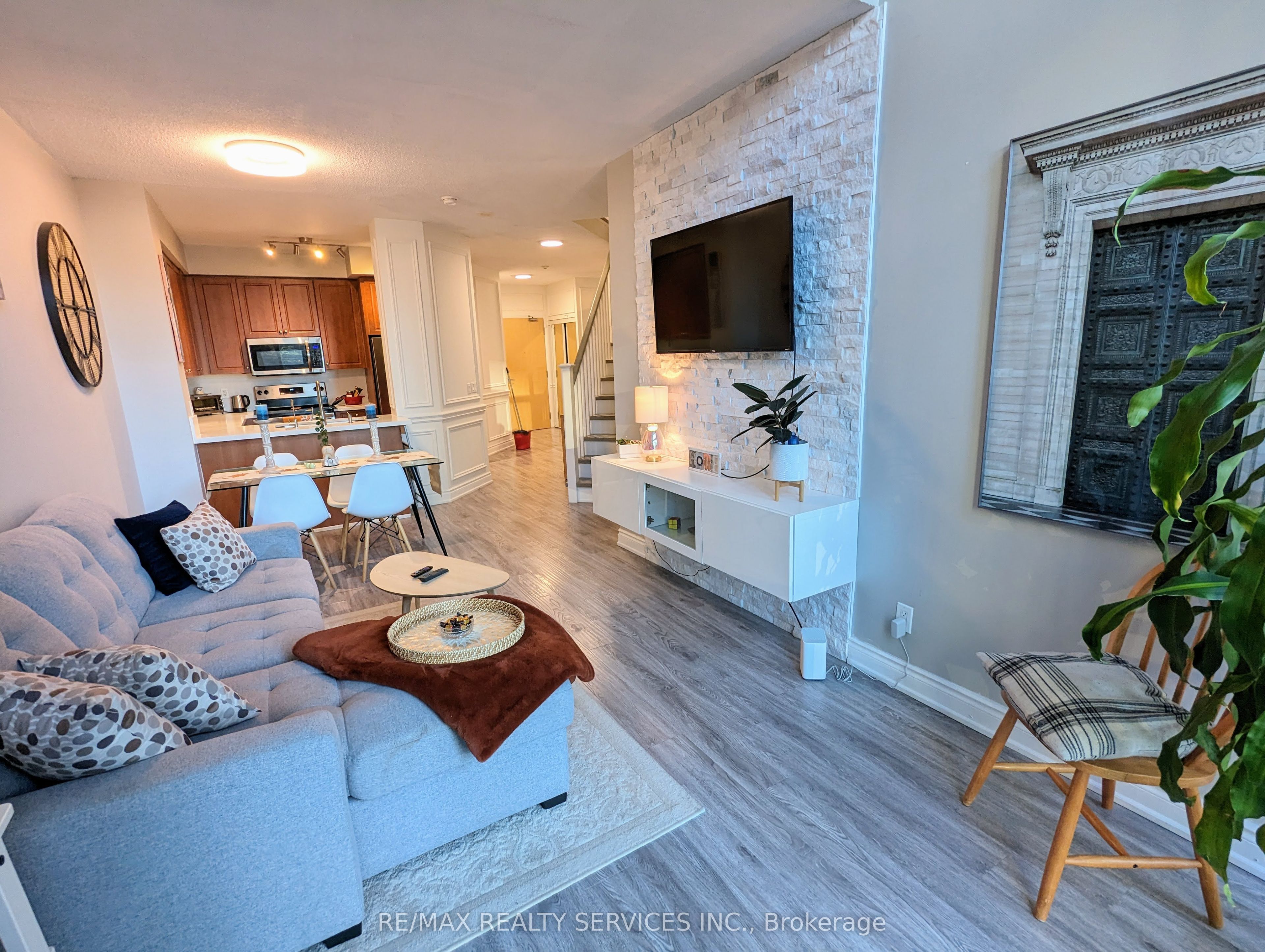 220 Burnhamthorpe Road W 711 Property Photo 2