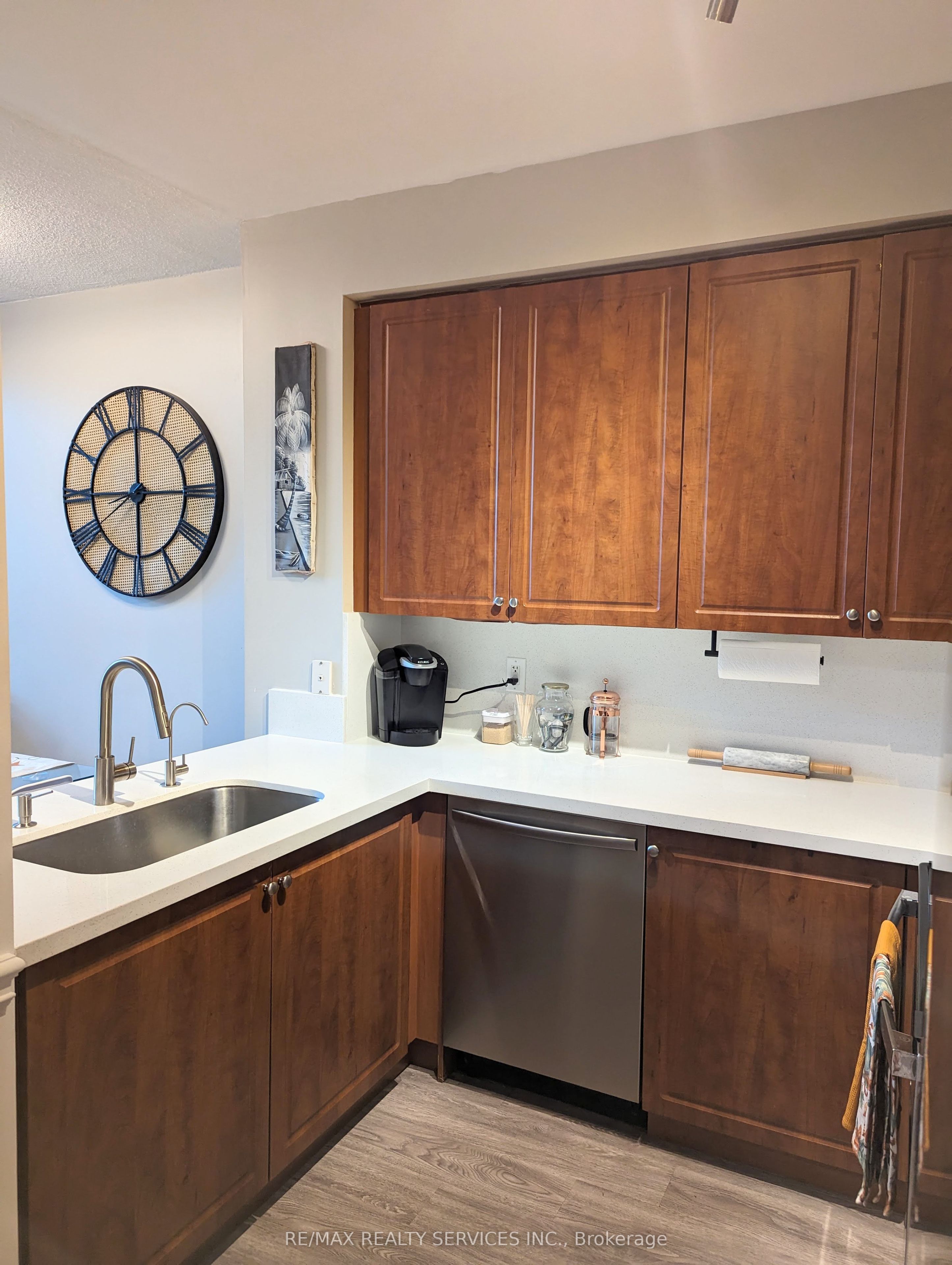 220 Burnhamthorpe Road W 711 Property Photo 6