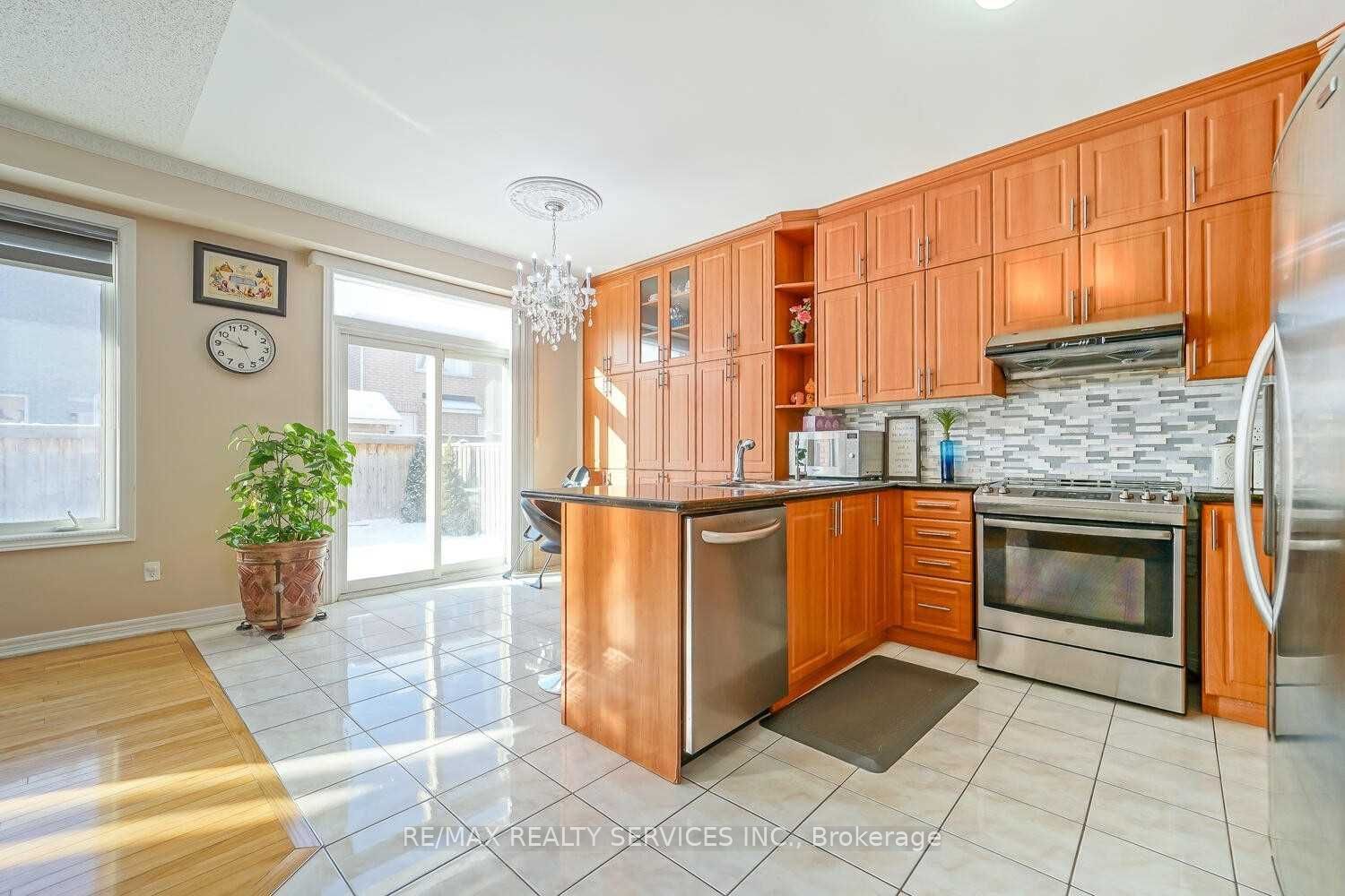 424 Sunny Meadow Boulevard Property Photo 6