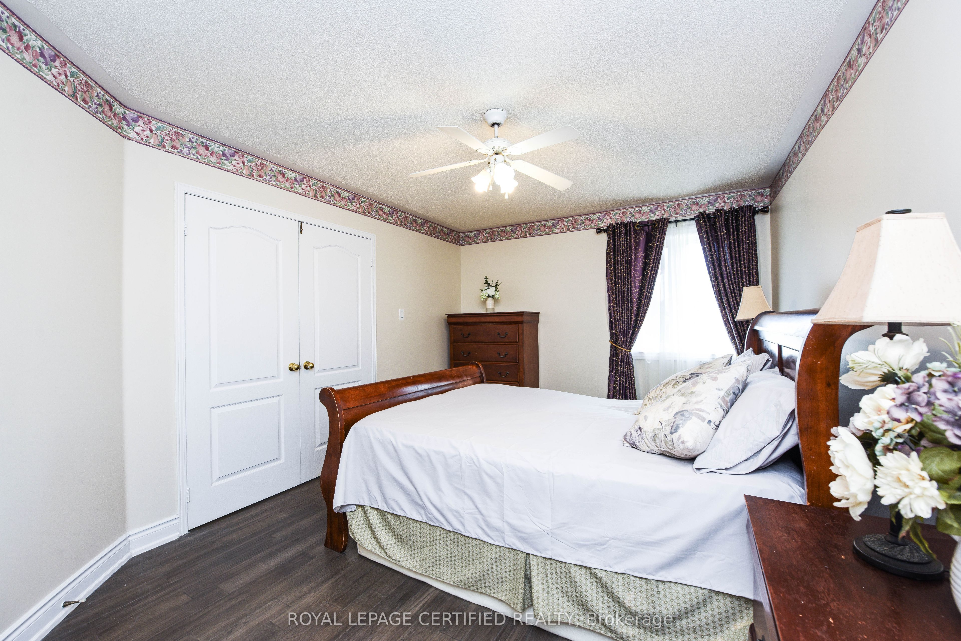6037 Clover Ridge Crescent Property Photo 3
