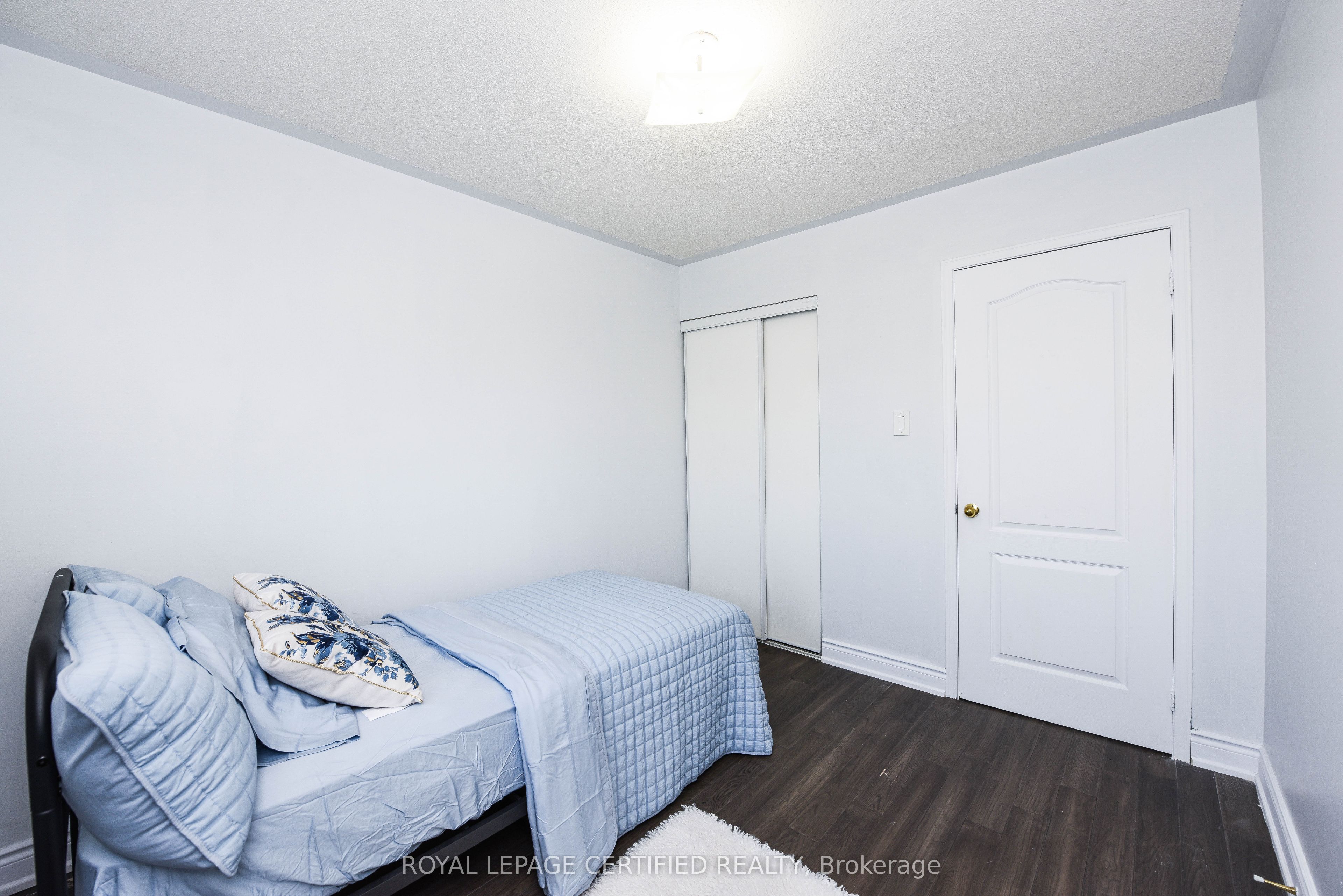 6037 Clover Ridge Crescent Property Photo 5