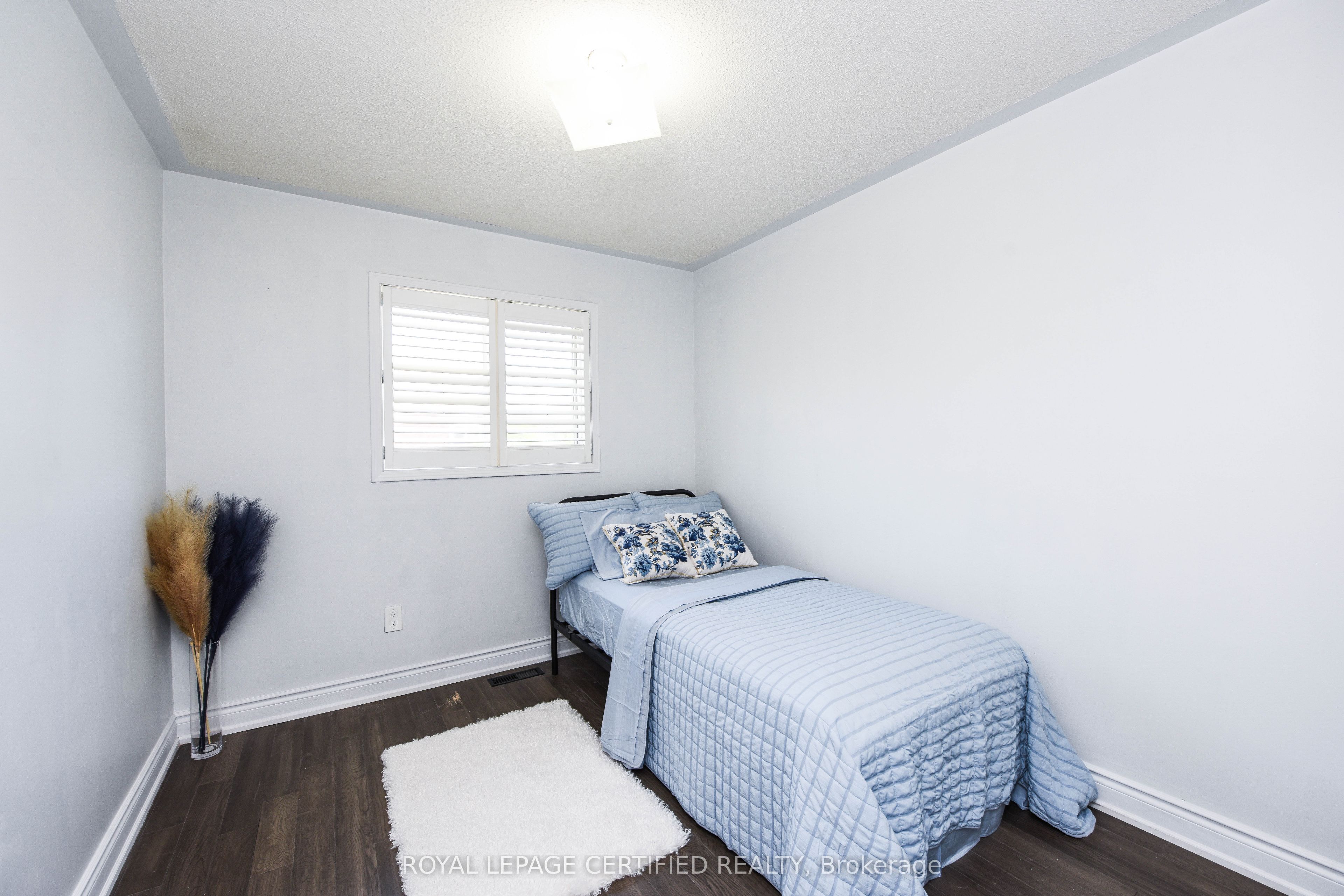 6037 Clover Ridge Crescent Property Photo 6