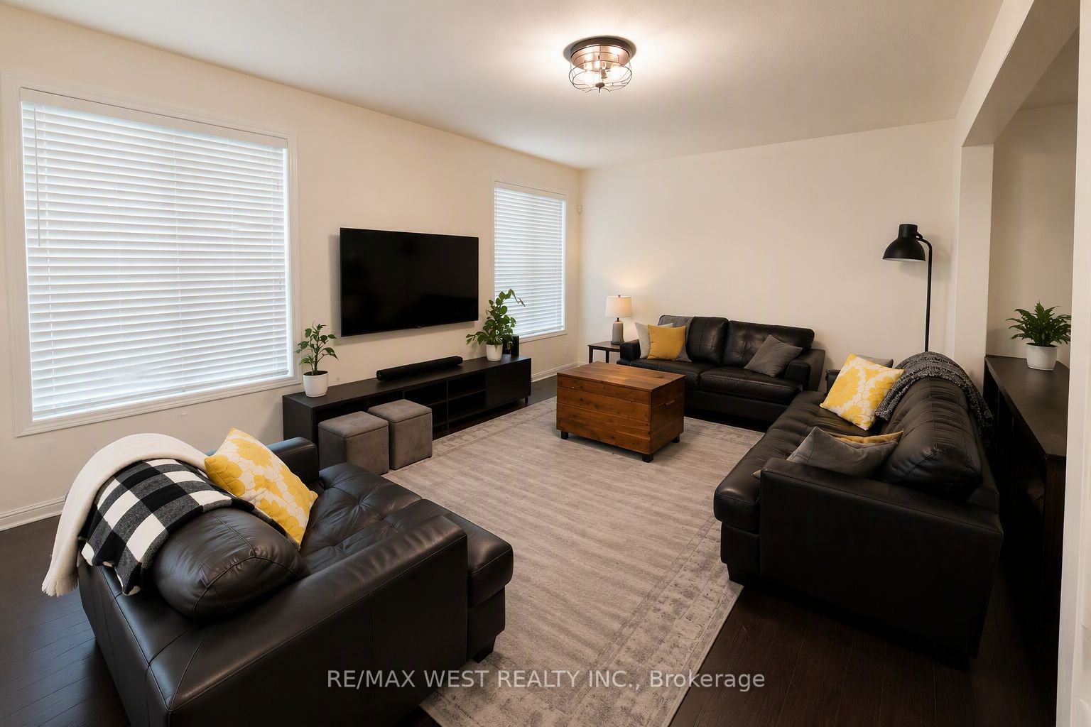 296 Ruhl Drive Property Photo 3