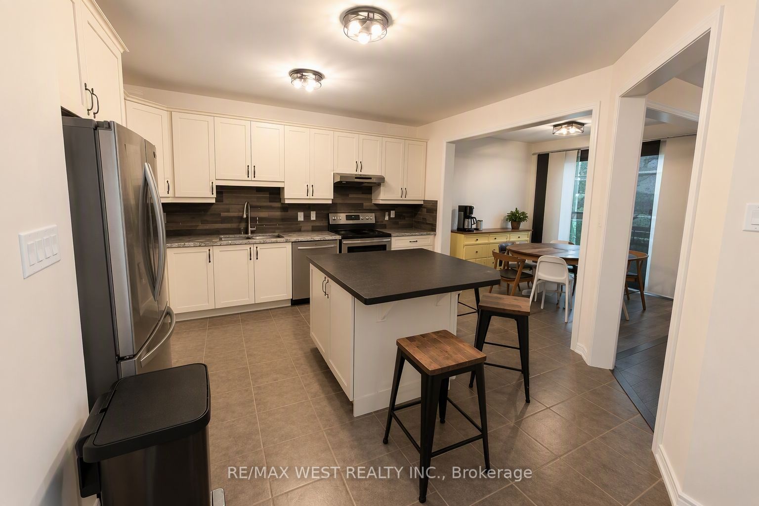 296 Ruhl Drive Property Photo 6
