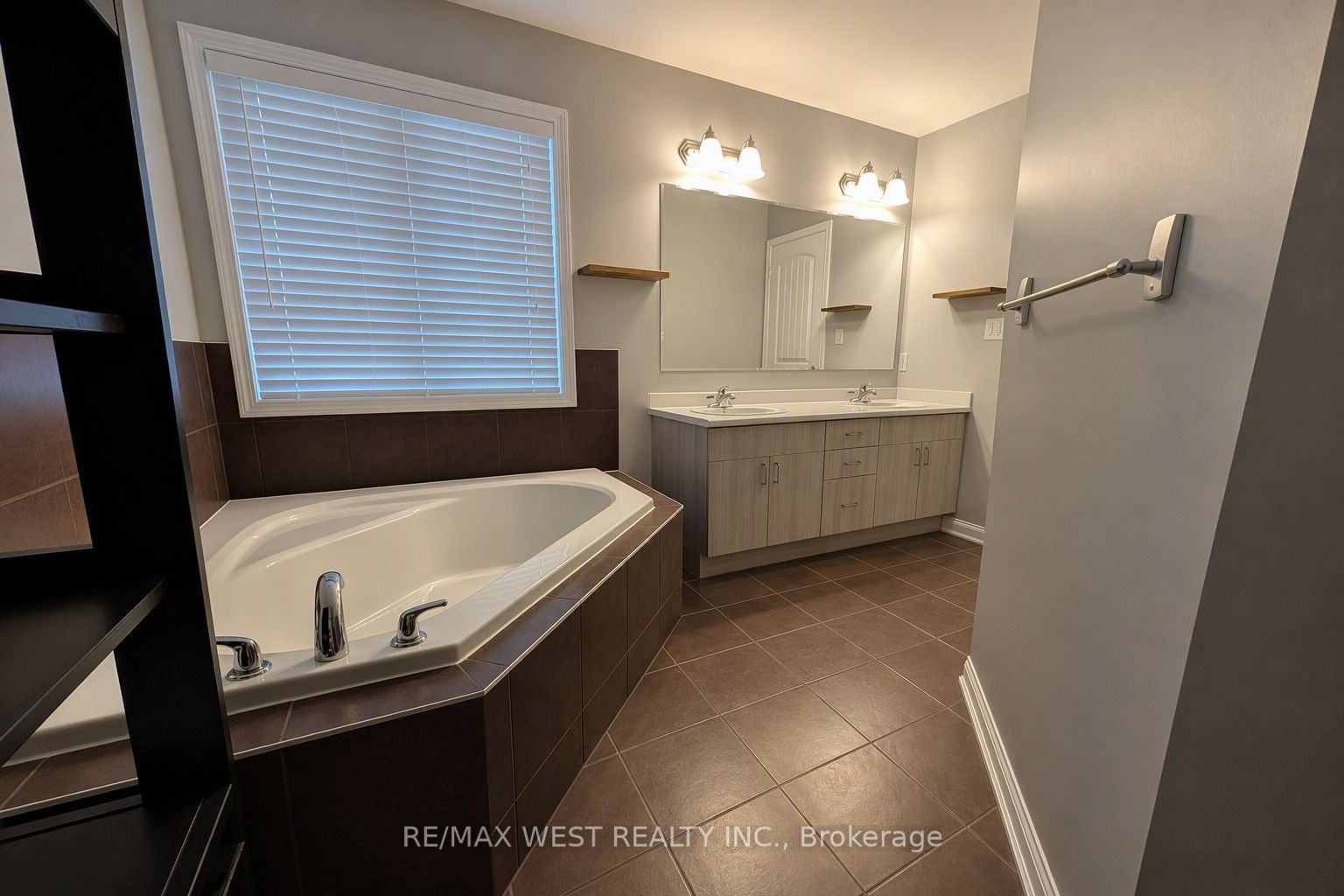 296 Ruhl Drive Property Photo 14