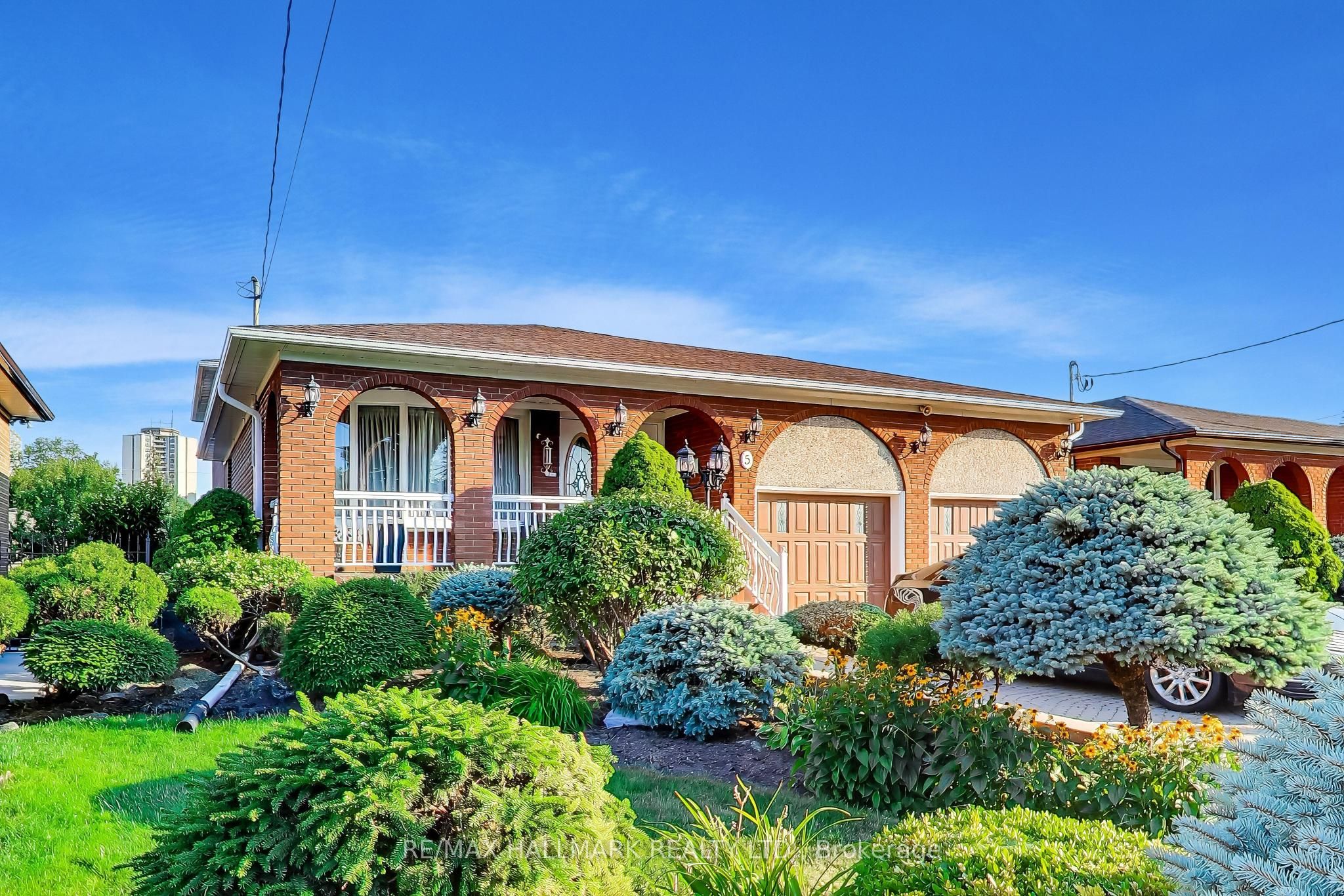 5 Byworth Boulevard Property Photo 2