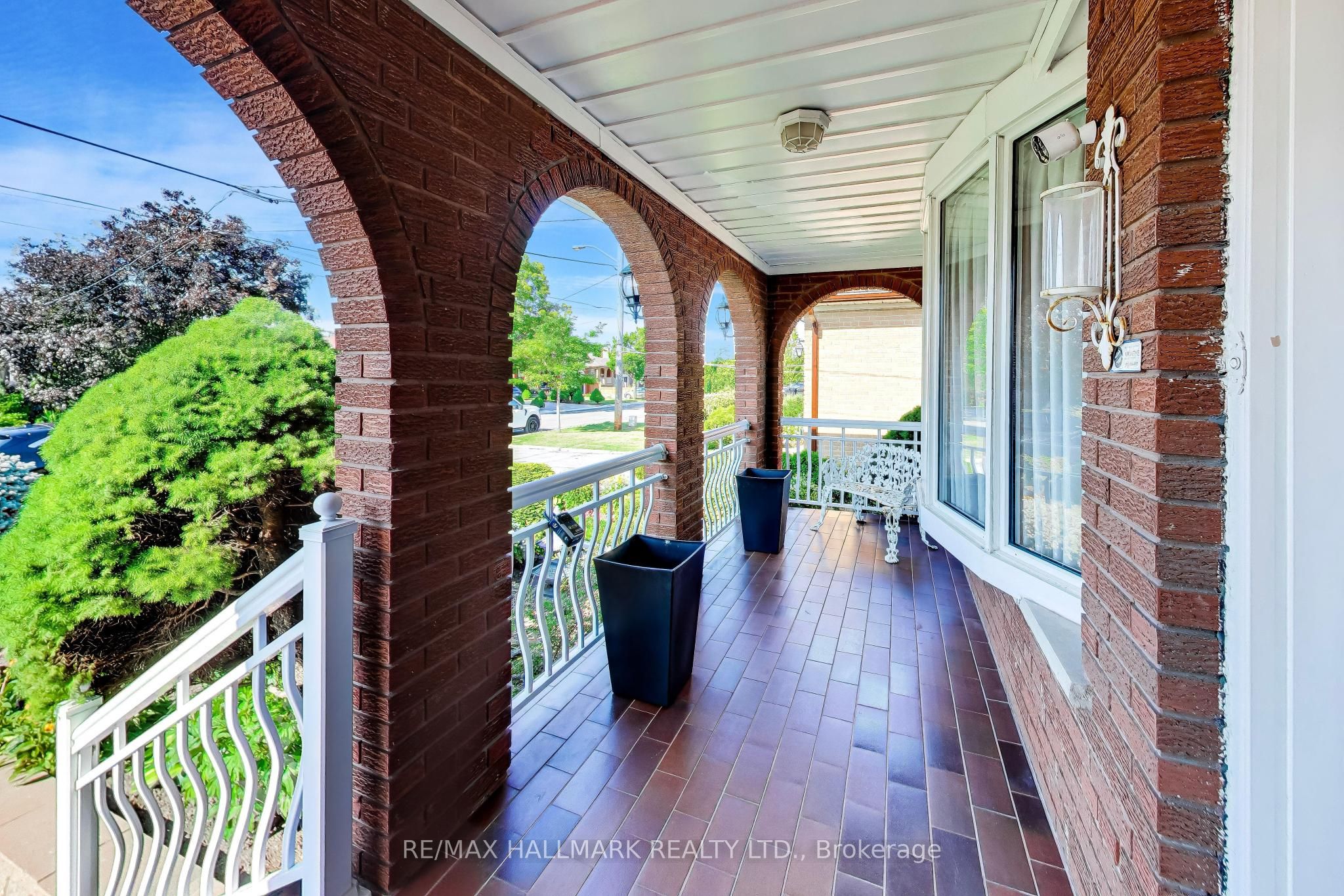 5 Byworth Boulevard Property Photo 3