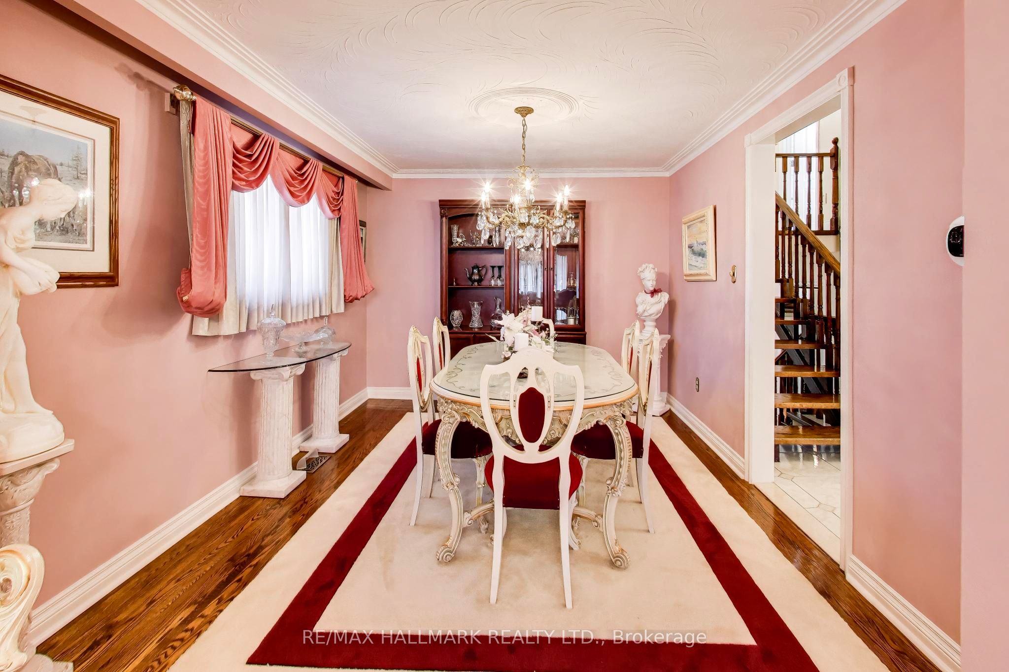 5 Byworth Boulevard Property Photo 9