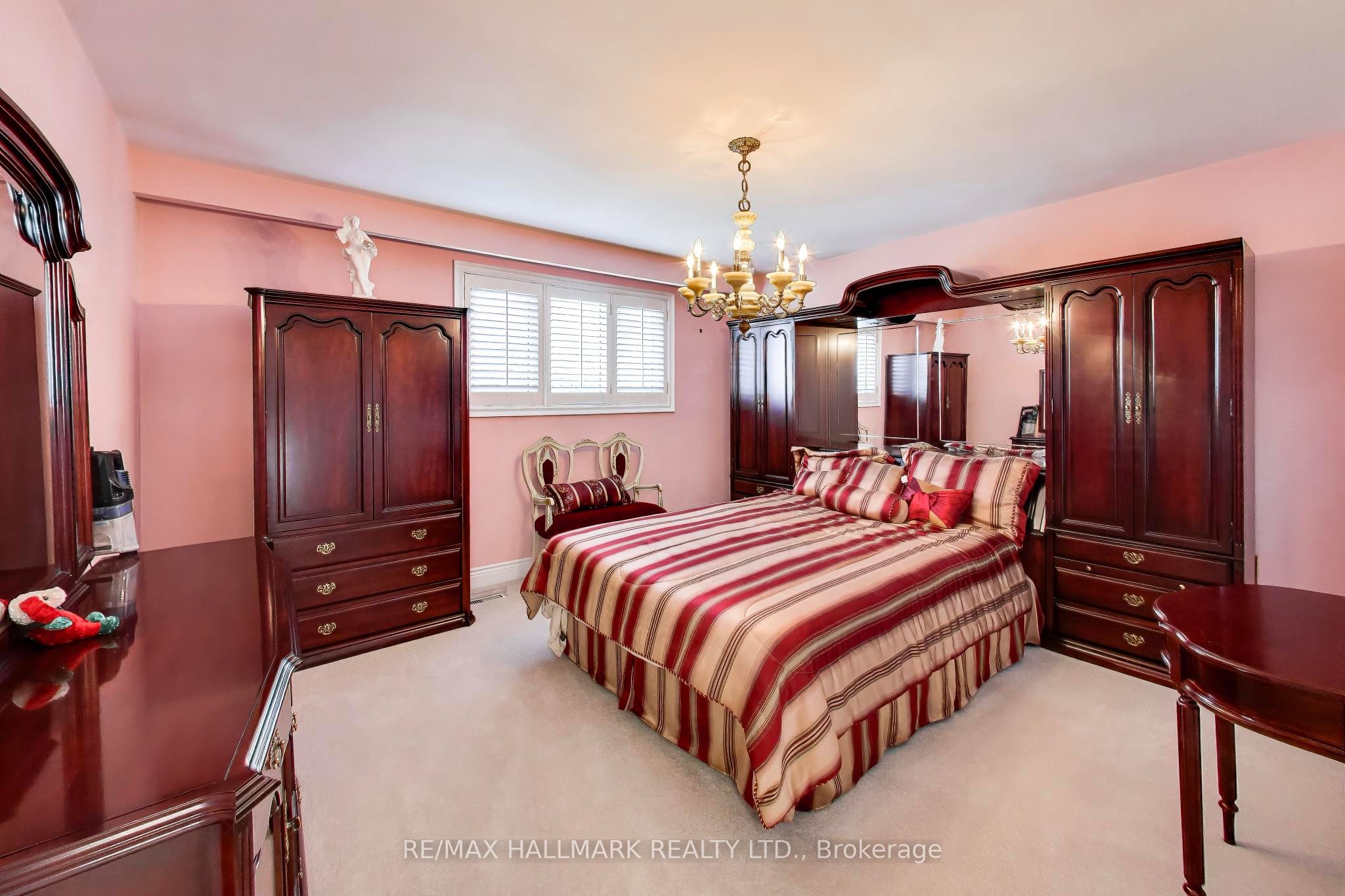 5 Byworth Boulevard Property Photo 22
