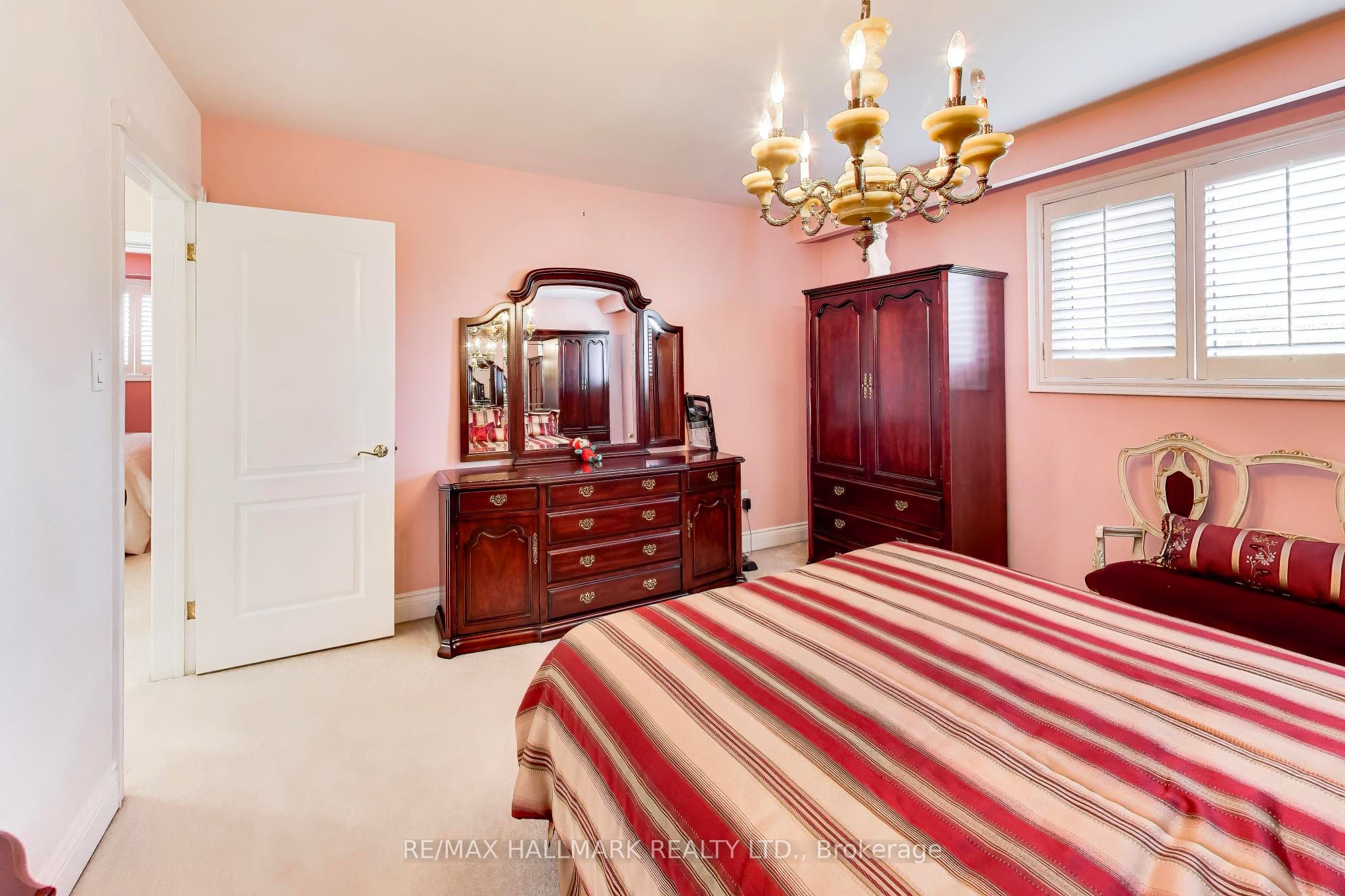5 Byworth Boulevard Property Photo 23
