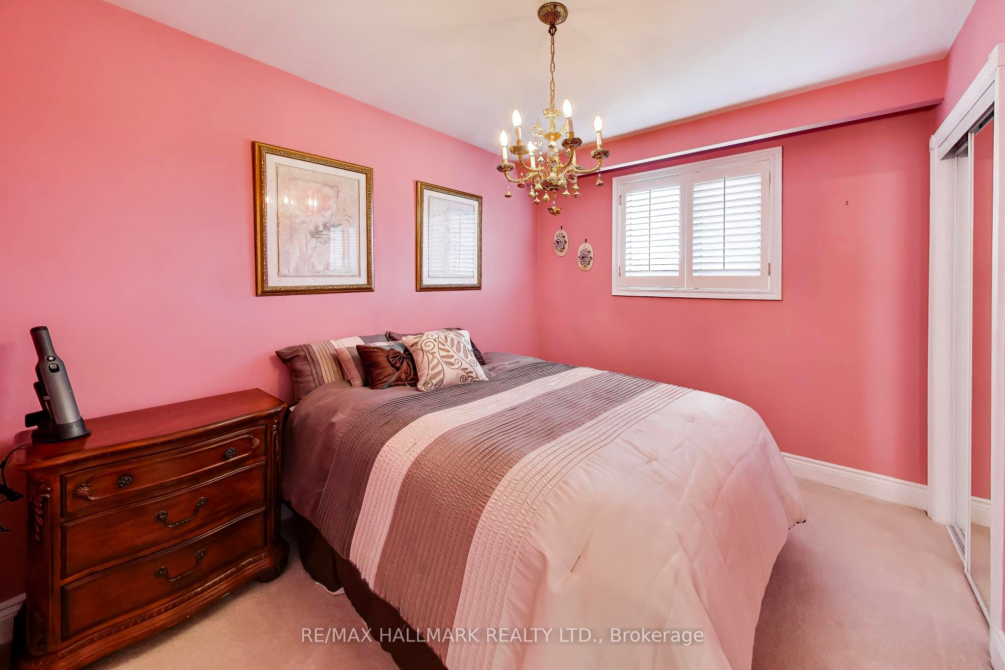 5 Byworth Boulevard Property Photo 26
