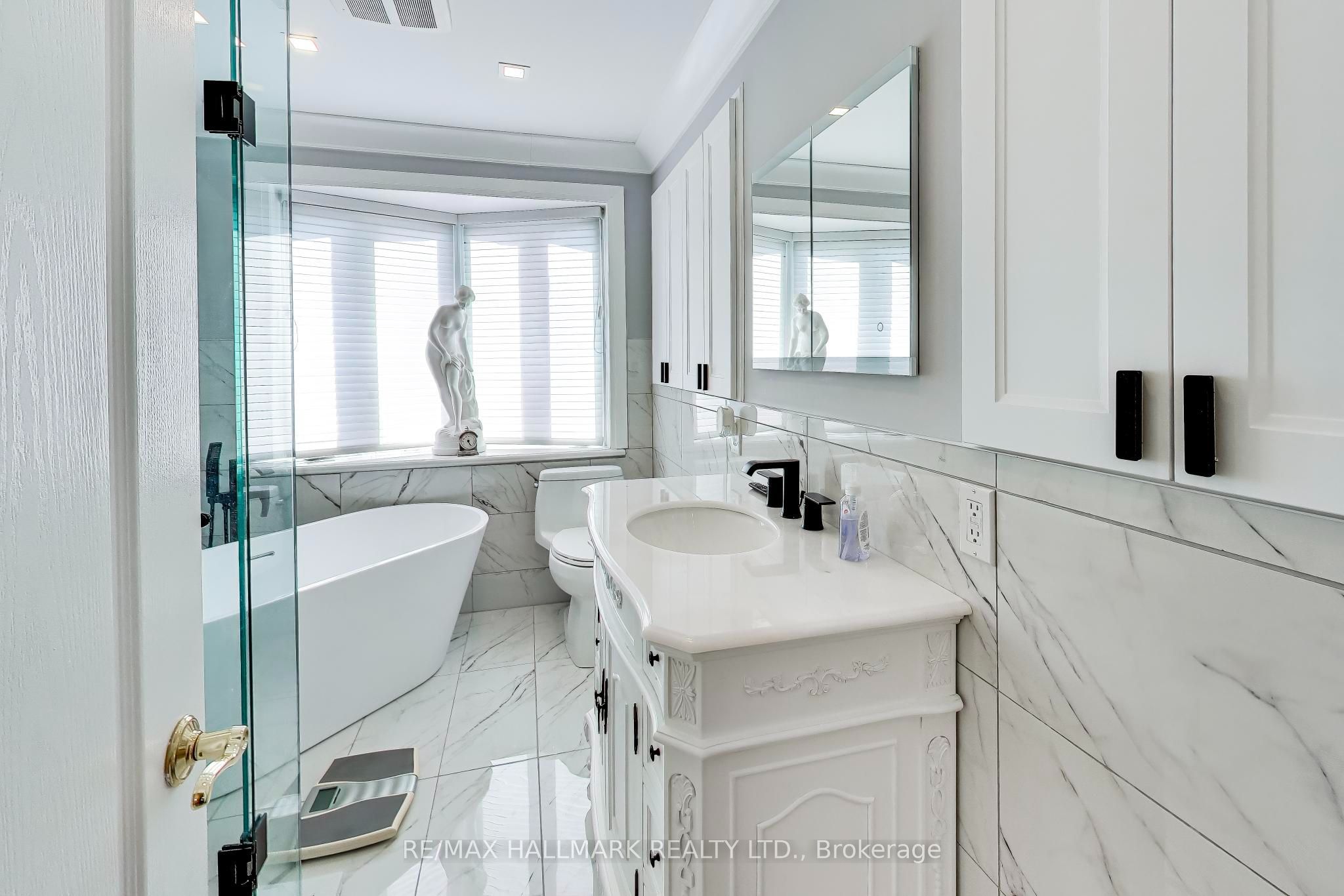 5 Byworth Boulevard Property Photo 27