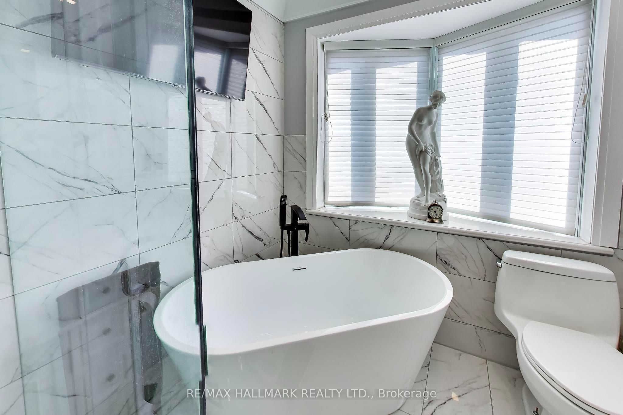 5 Byworth Boulevard Property Photo 28
