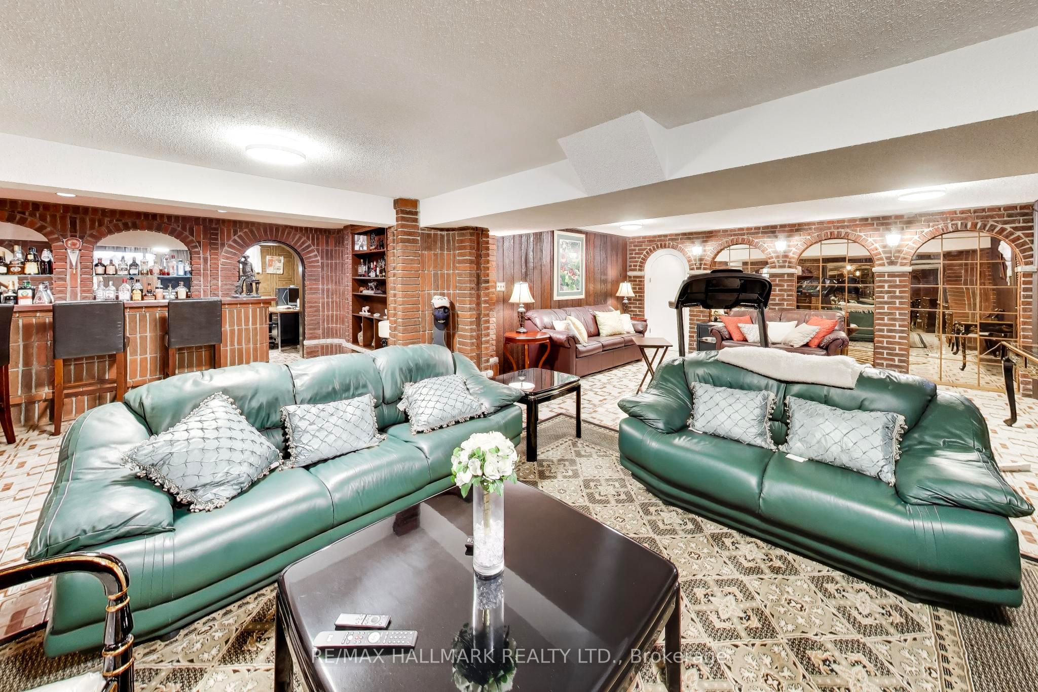 5 Byworth Boulevard Property Photo 30