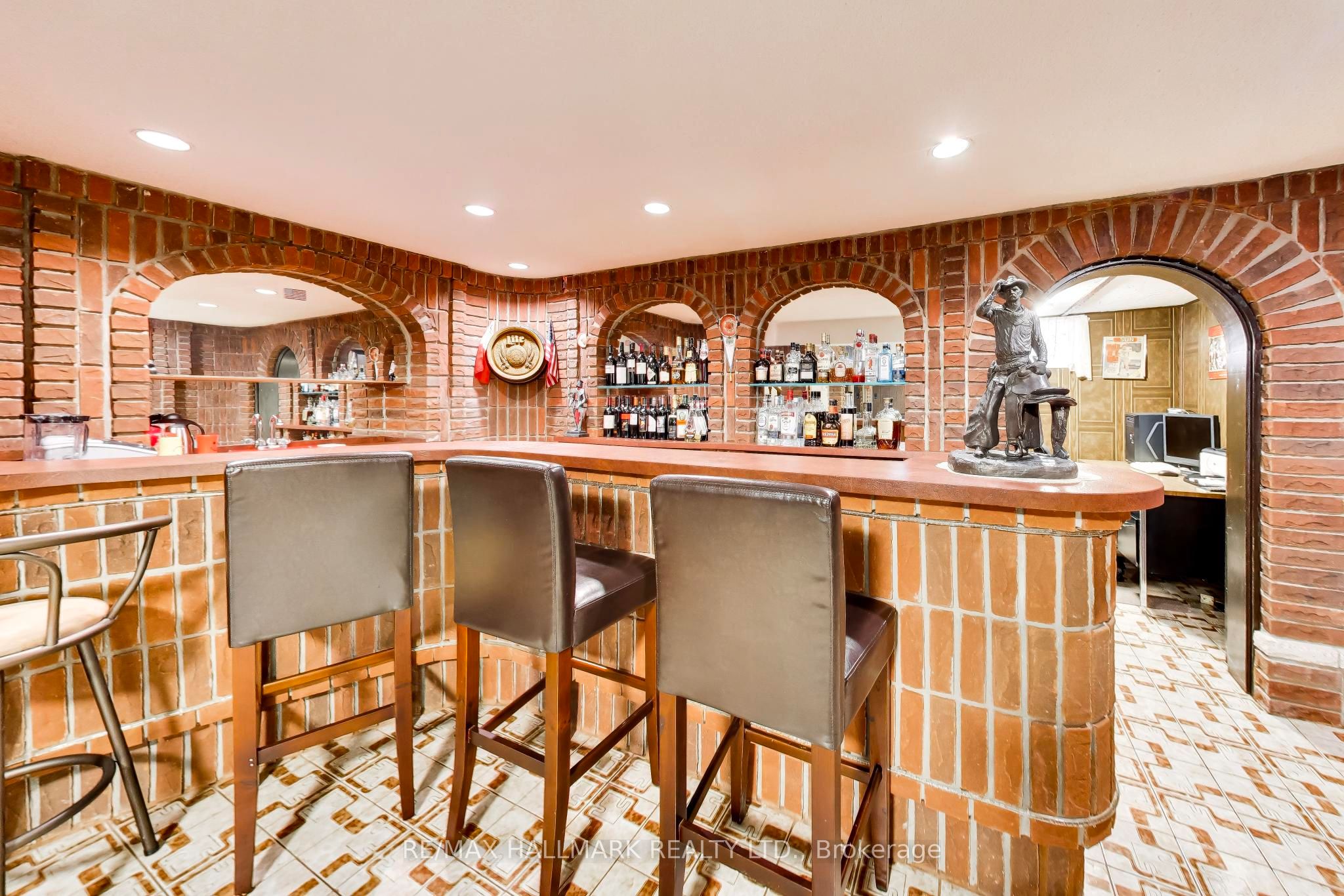 5 Byworth Boulevard Property Photo 31