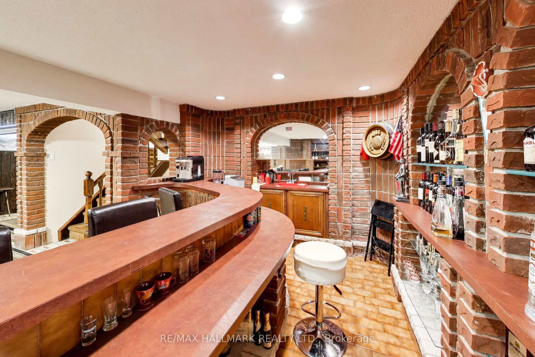 5 Byworth Boulevard Property Photo 32
