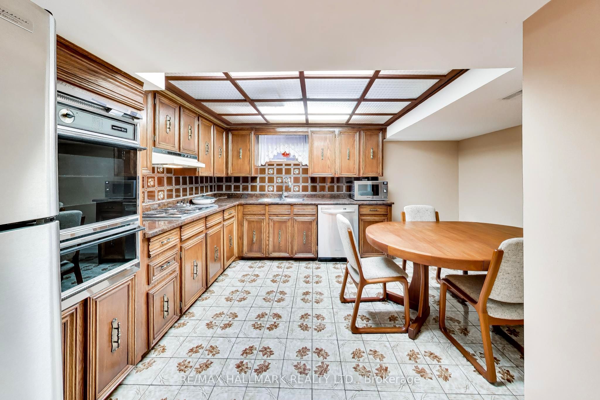 5 Byworth Boulevard Property Photo 35