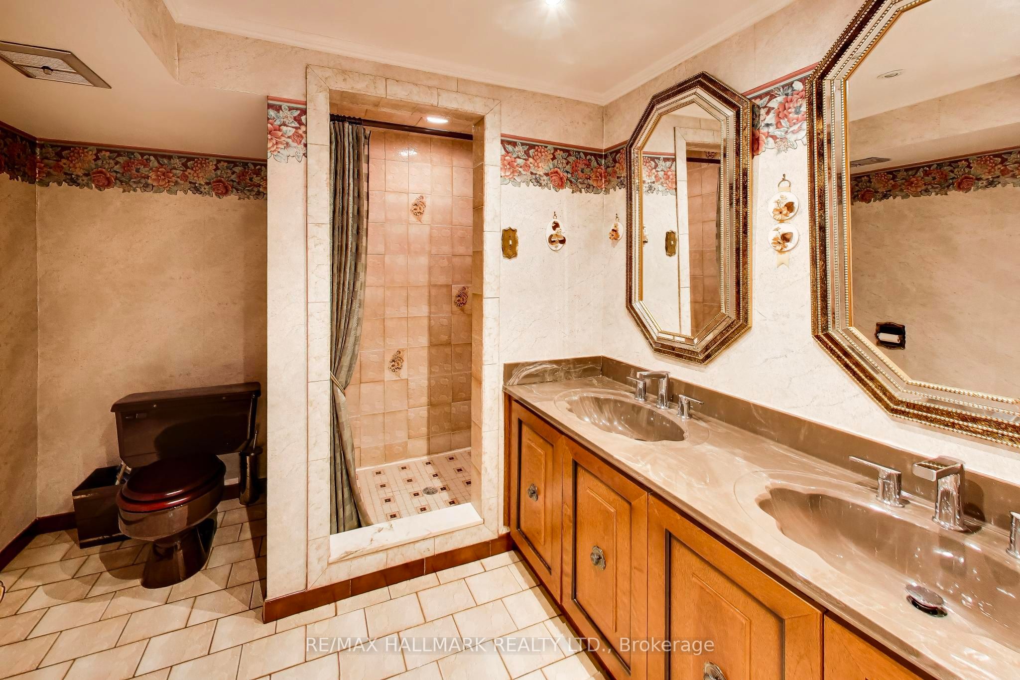 5 Byworth Boulevard Property Photo 36