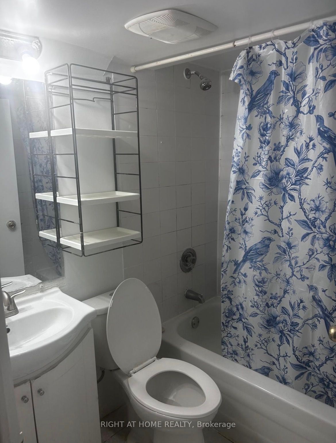 783 Consort Crescent Property Photo 6