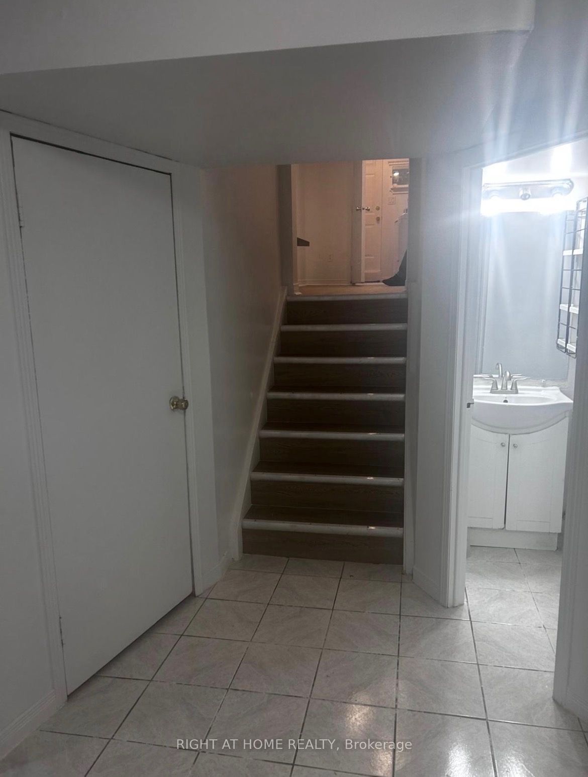 783 Consort Crescent Property Photo 7