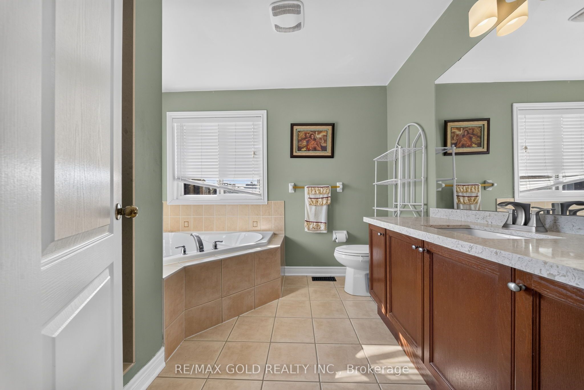 104 Everingham Circle Property Photo 25