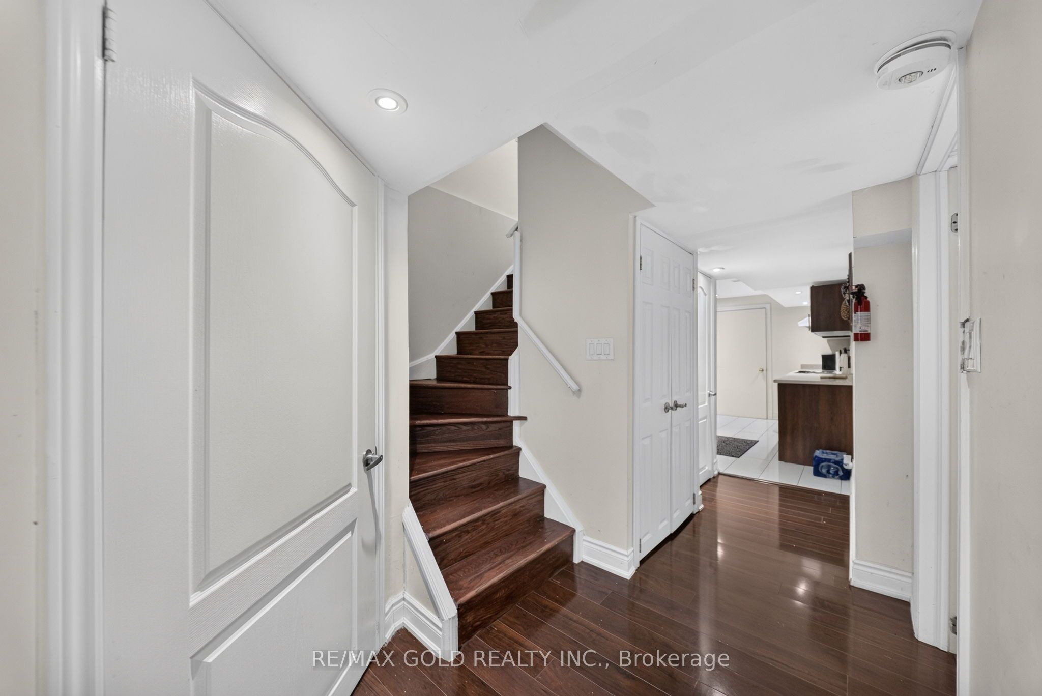 104 Everingham Circle Property Photo 32