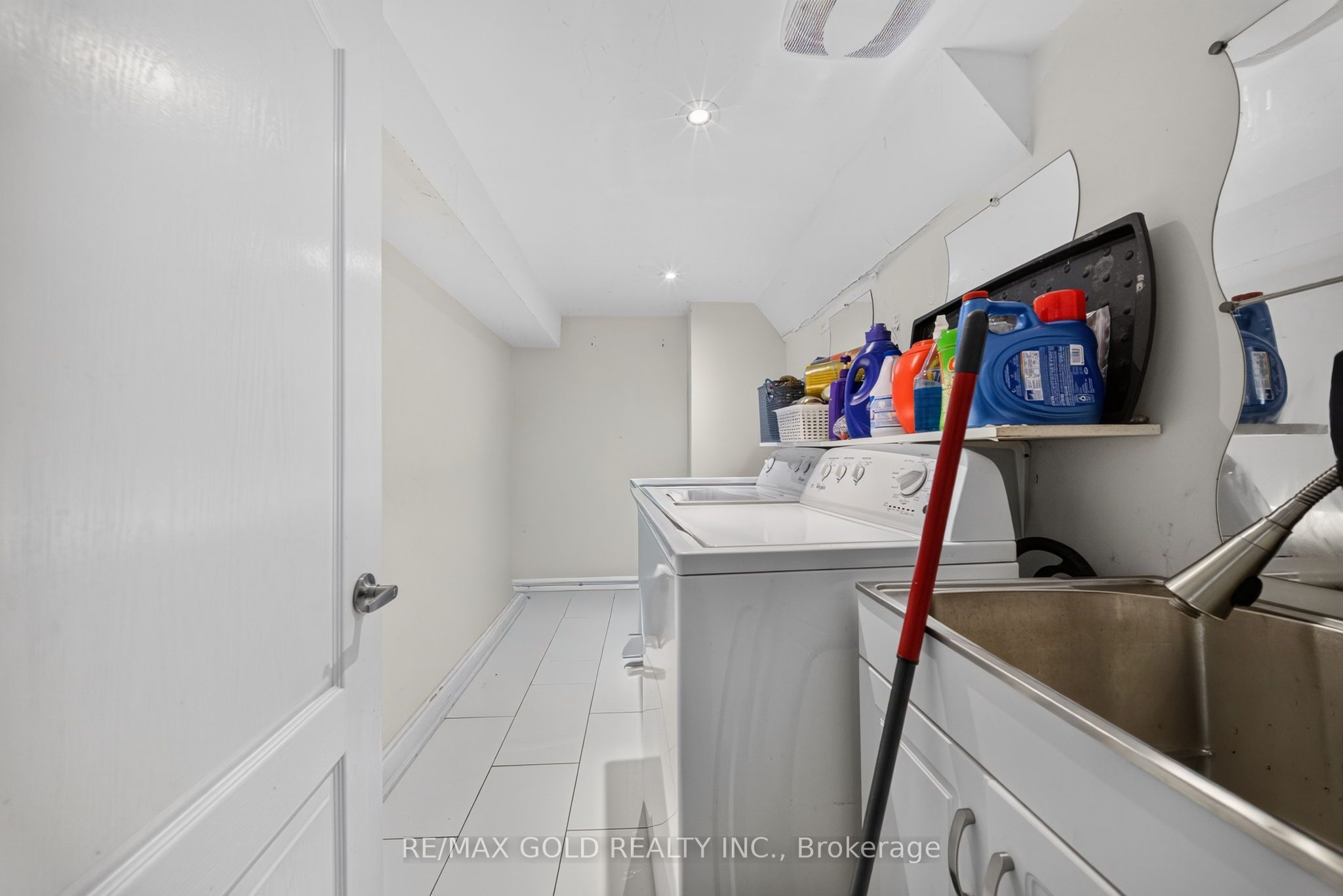 104 Everingham Circle Property Photo 40