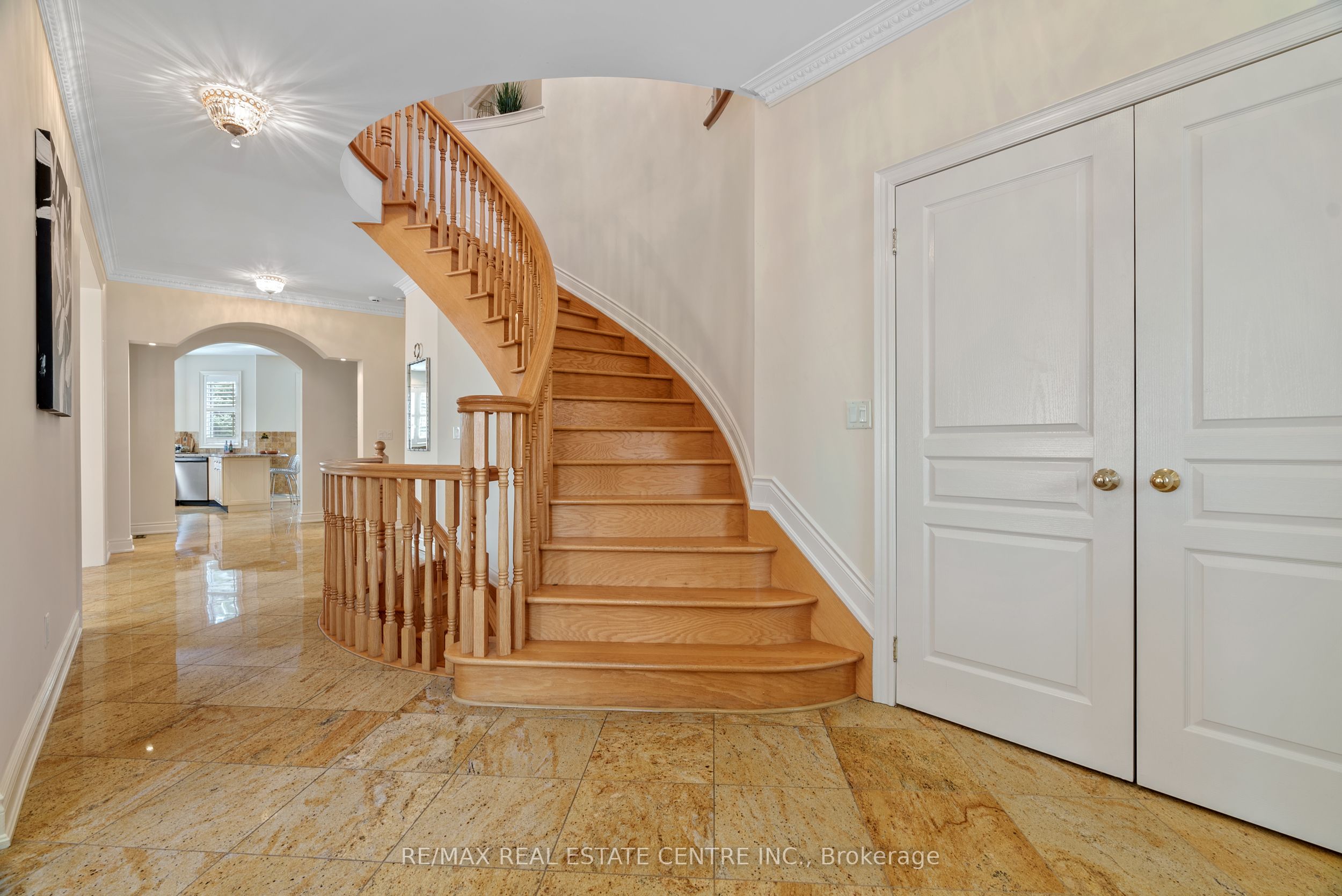 645 Cranleigh Court Property Photo 6