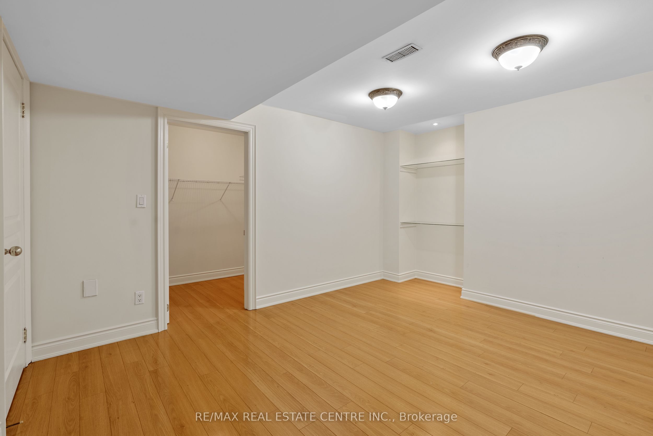 645 Cranleigh Court Property Photo 37