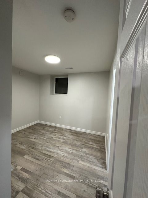 542 Wingrove Crescent Property Photo 3
