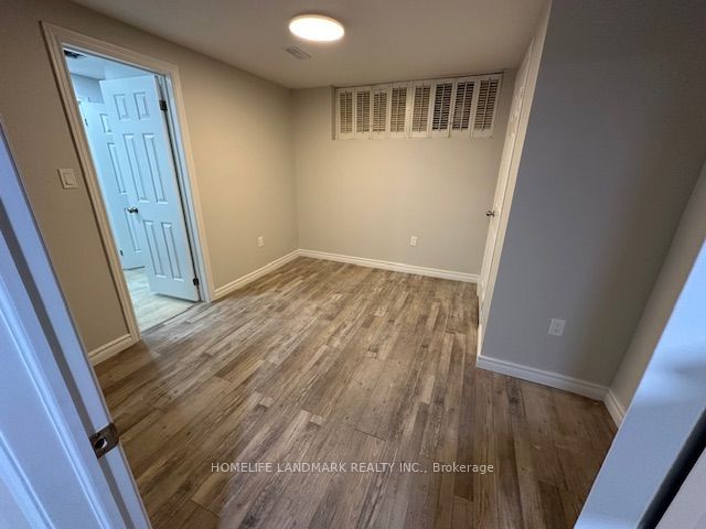 542 Wingrove Crescent Property Photo 5