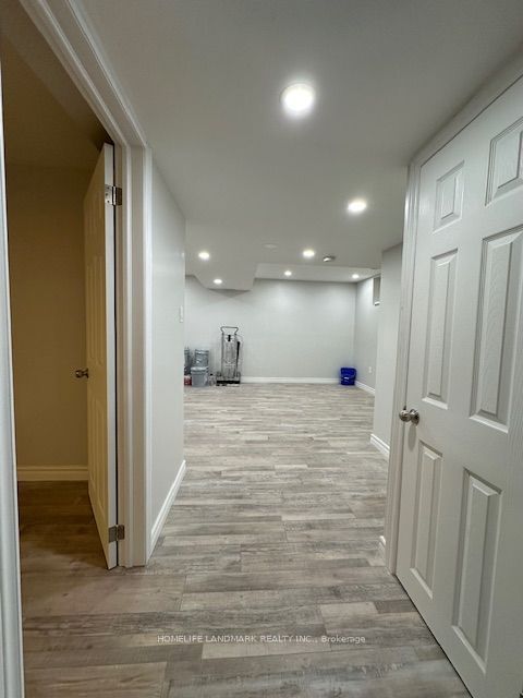 542 Wingrove Crescent Property Photo 6