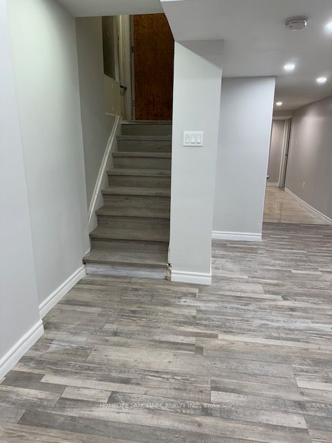 542 Wingrove Crescent Property Photo 11
