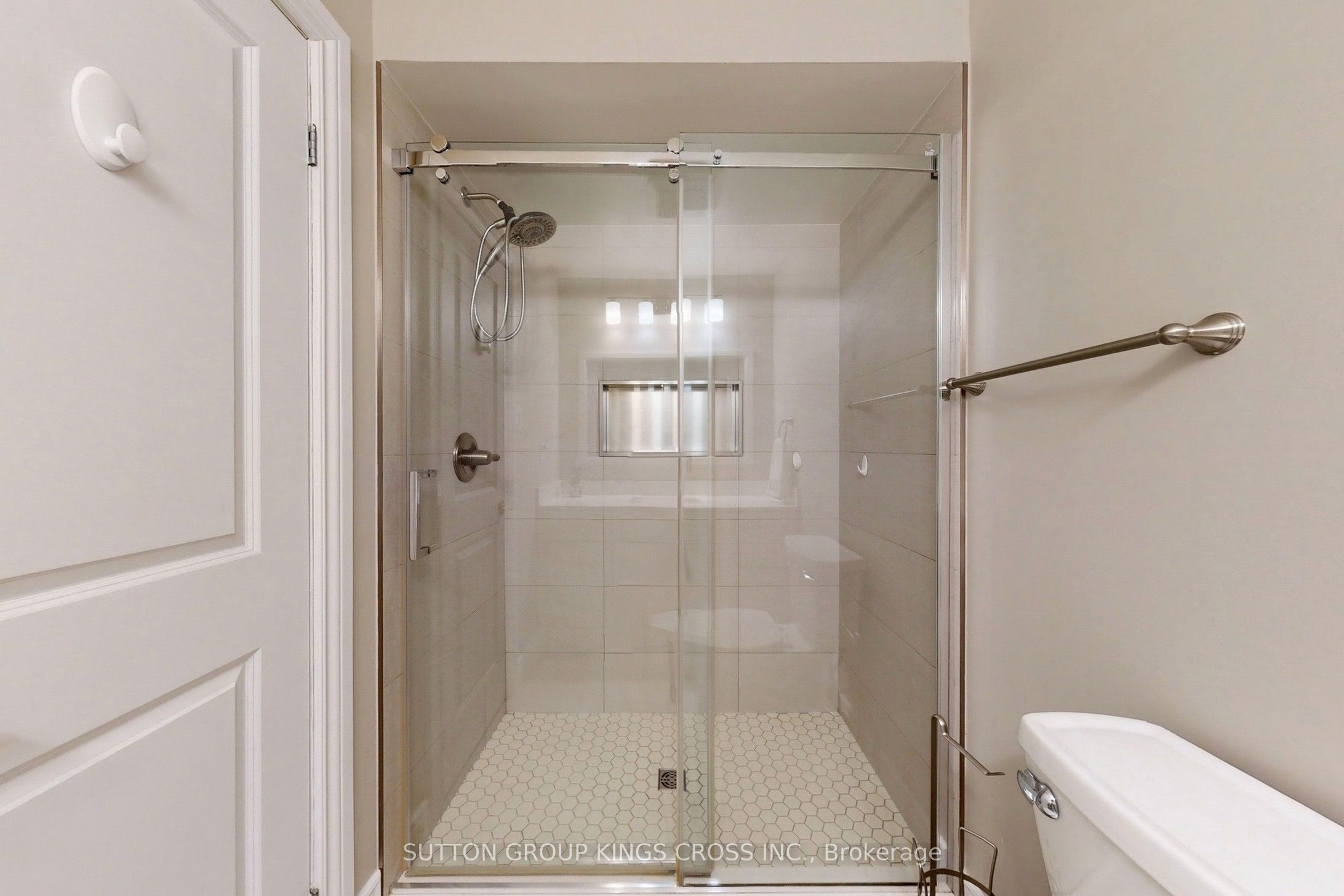 2575 Parmeer Drive 2 Property Photo 28