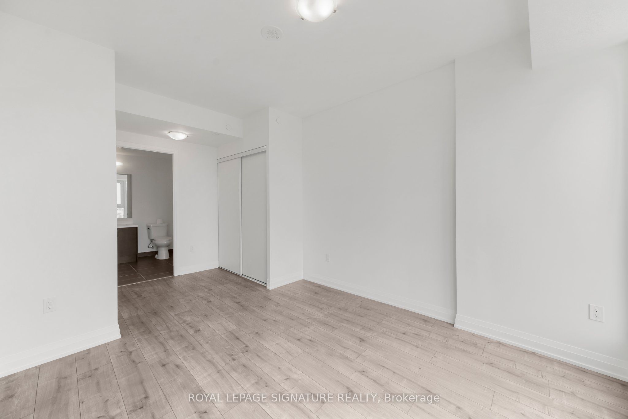 412 Silver Maple Road 716 Property Photo 10
