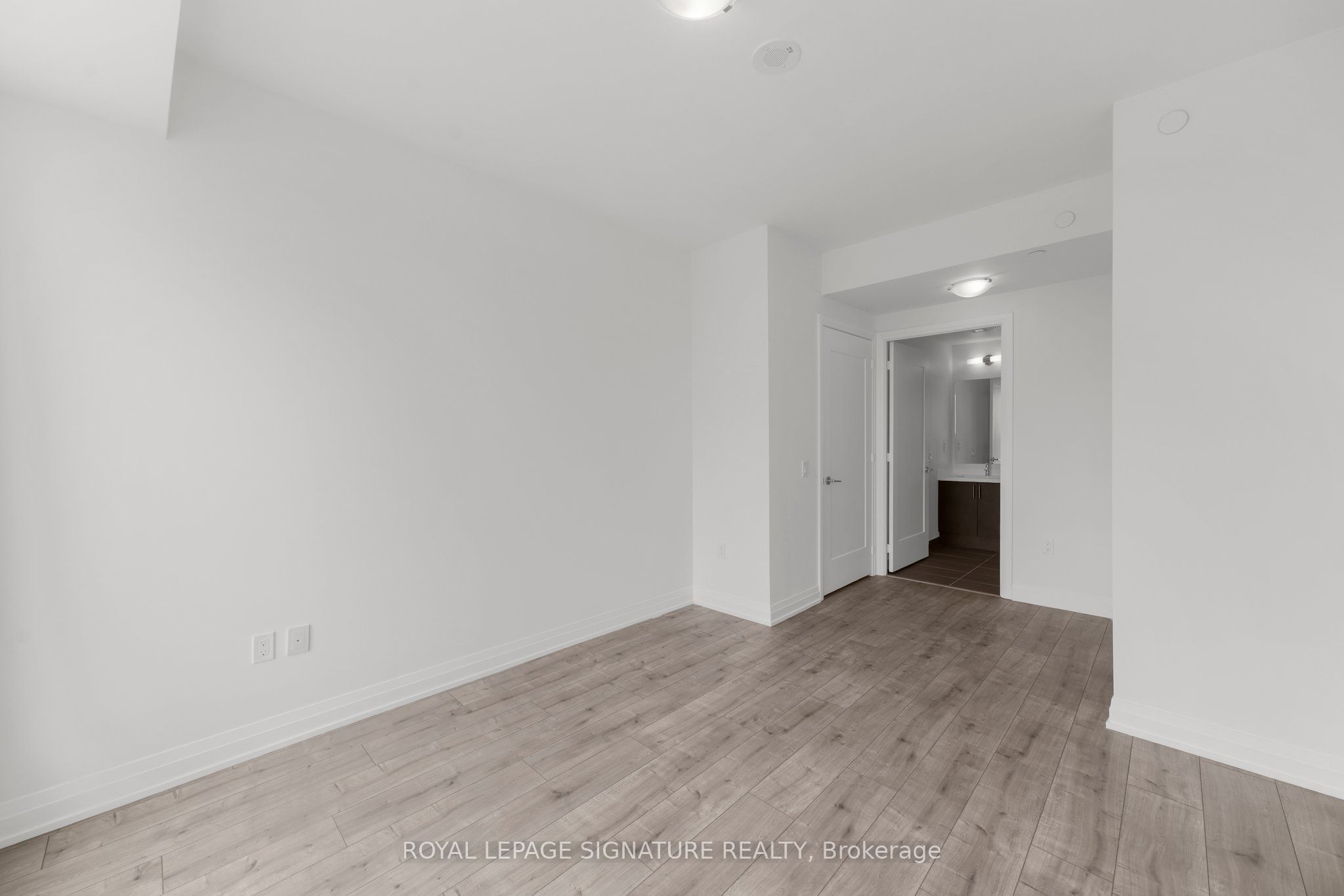 412 Silver Maple Road 716 Property Photo 11
