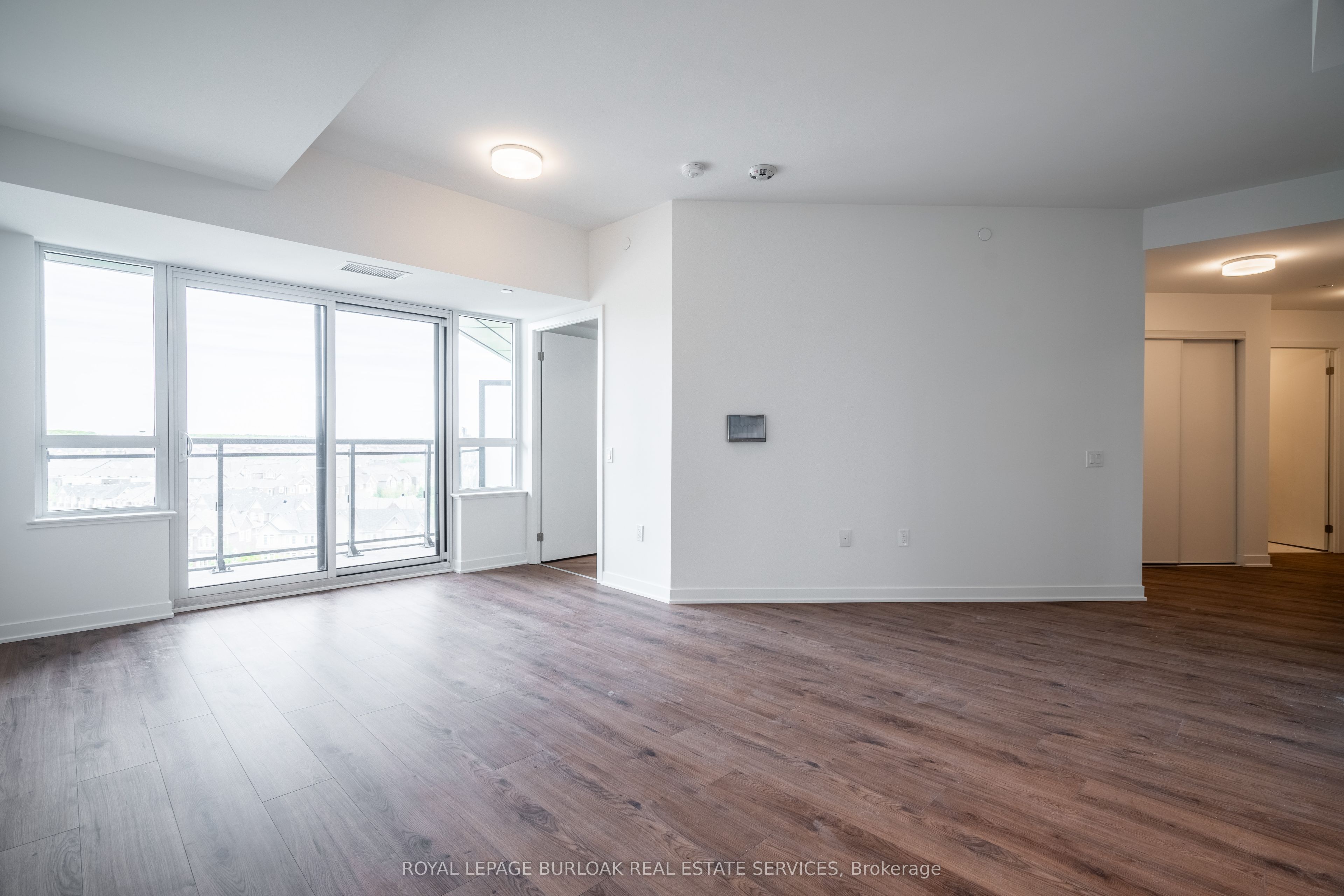 395 Dundas Street W 801 Property Photo 6