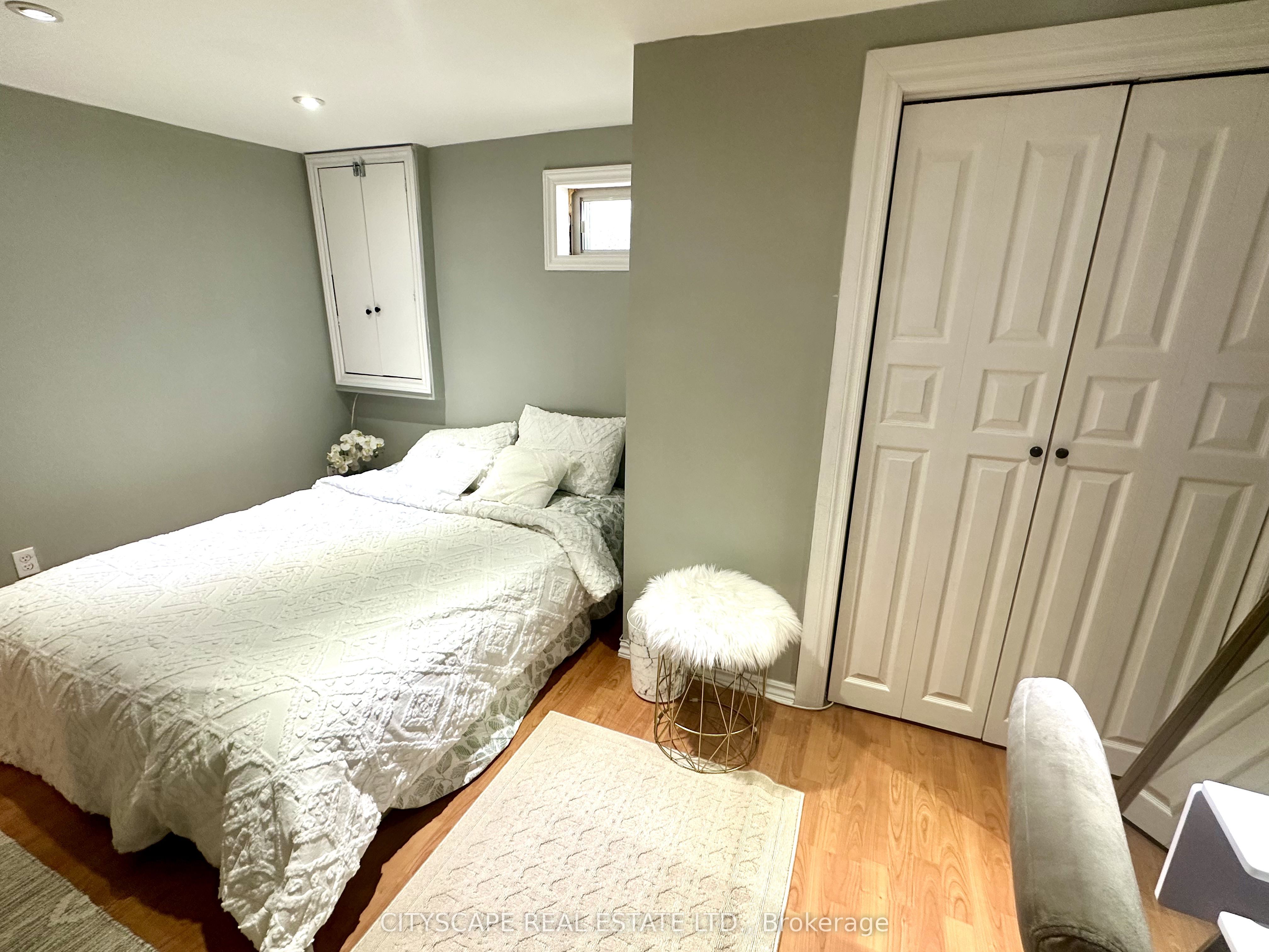 116 Rexway Drive E Property Photo 1