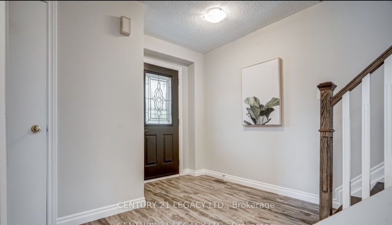 339 Lewis Drive W Upper Property Photo 3