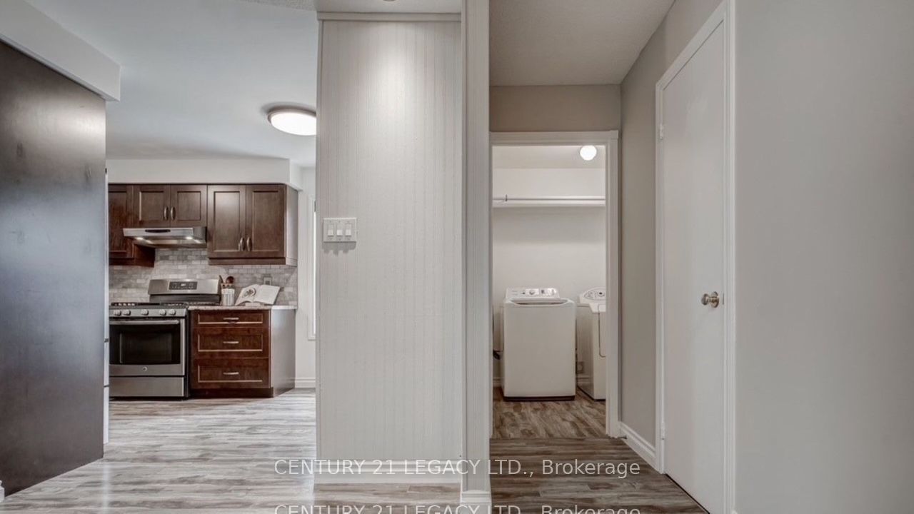 339 Lewis Drive W Upper Property Photo 11