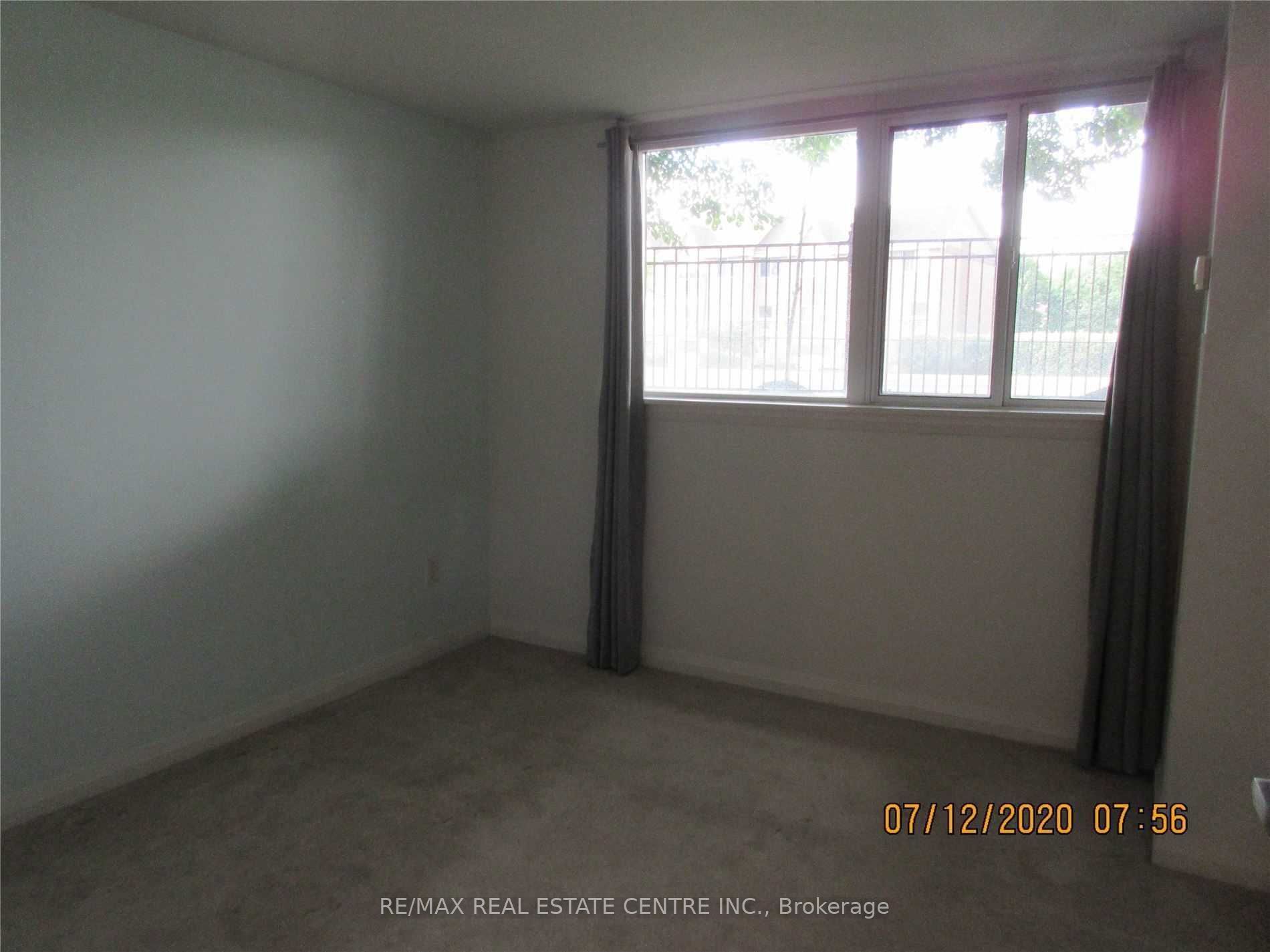 220 Forum Drive Th#111 Property Photo 20